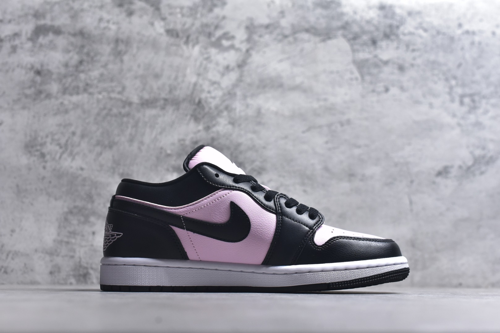 图片[3]-#Air Jordan AJ1 Low 低帮 IO3394-663 全新流水线出品 DT版本唯一平替选择 市场第二梯队最强版 全部原鞋开发 原楦原纸板开发 全鞋电脑针车 原厂内置全掌气垫 原盒内在原标 唯一Zp原版鞋带绑法 免检产品 全新2022版型 全头层皮料 完美零毛边处理 原厂配置全掌气垫 价格定位良心 几十个配色陆续出货 实拍调校N版已经零色差零失真 百分百还原实物色彩所见即所得 不存在货不对板色差等低级问题 选购参考实物拍摄 不混卖不参货 只用心做好货严格选品 承诺混一赔十 尺码：36 36.5 37.5 38 38.5 39 40 40.5 41 42 42.5 43 44 44.5 45-选品中心