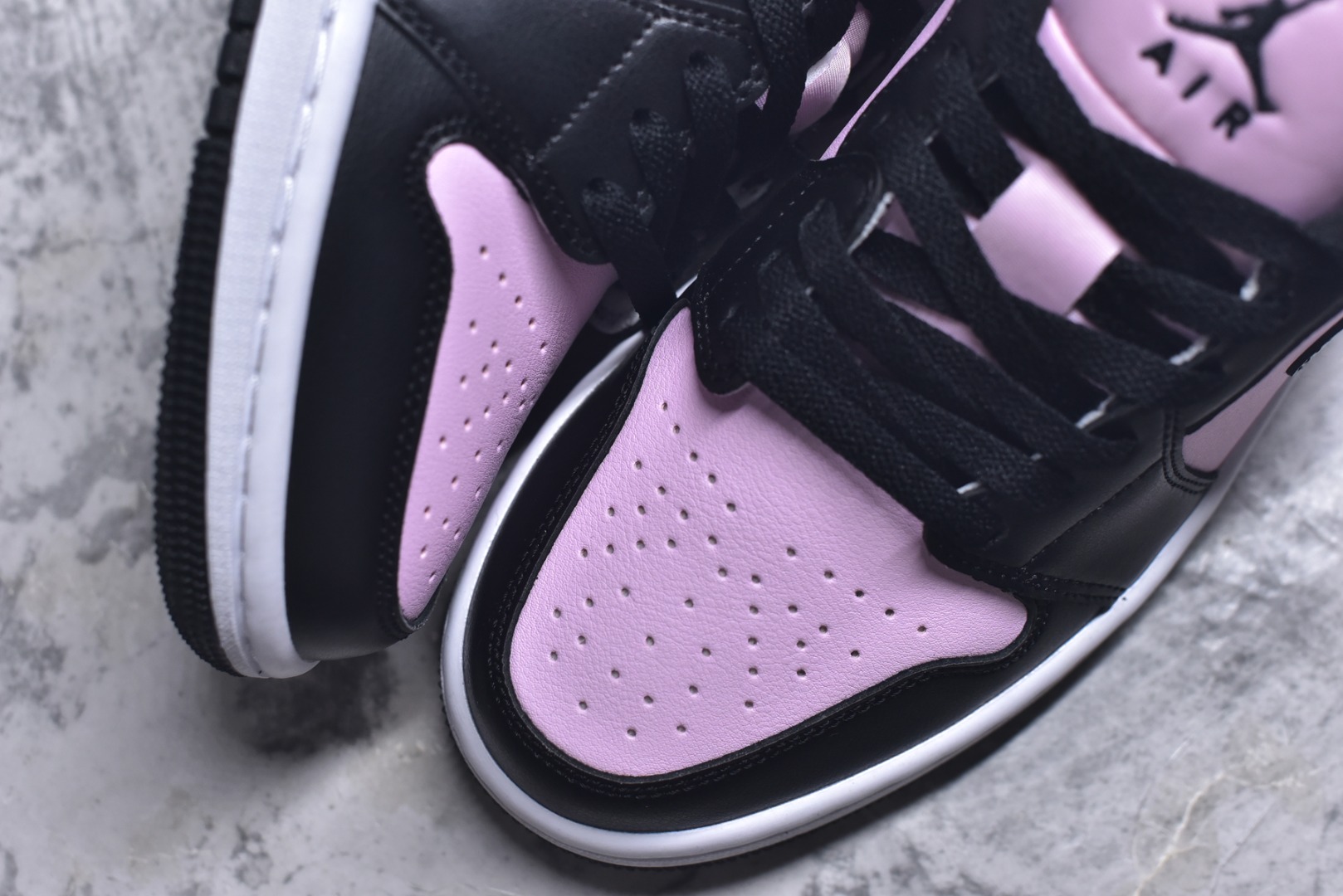 图片[8]-#Air Jordan AJ1 Low 低帮 IO3394-663 全新流水线出品 DT版本唯一平替选择 市场第二梯队最强版 全部原鞋开发 原楦原纸板开发 全鞋电脑针车 原厂内置全掌气垫 原盒内在原标 唯一Zp原版鞋带绑法 免检产品 全新2022版型 全头层皮料 完美零毛边处理 原厂配置全掌气垫 价格定位良心 几十个配色陆续出货 实拍调校N版已经零色差零失真 百分百还原实物色彩所见即所得 不存在货不对板色差等低级问题 选购参考实物拍摄 不混卖不参货 只用心做好货严格选品 承诺混一赔十 尺码：36 36.5 37.5 38 38.5 39 40 40.5 41 42 42.5 43 44 44.5 45-选品中心