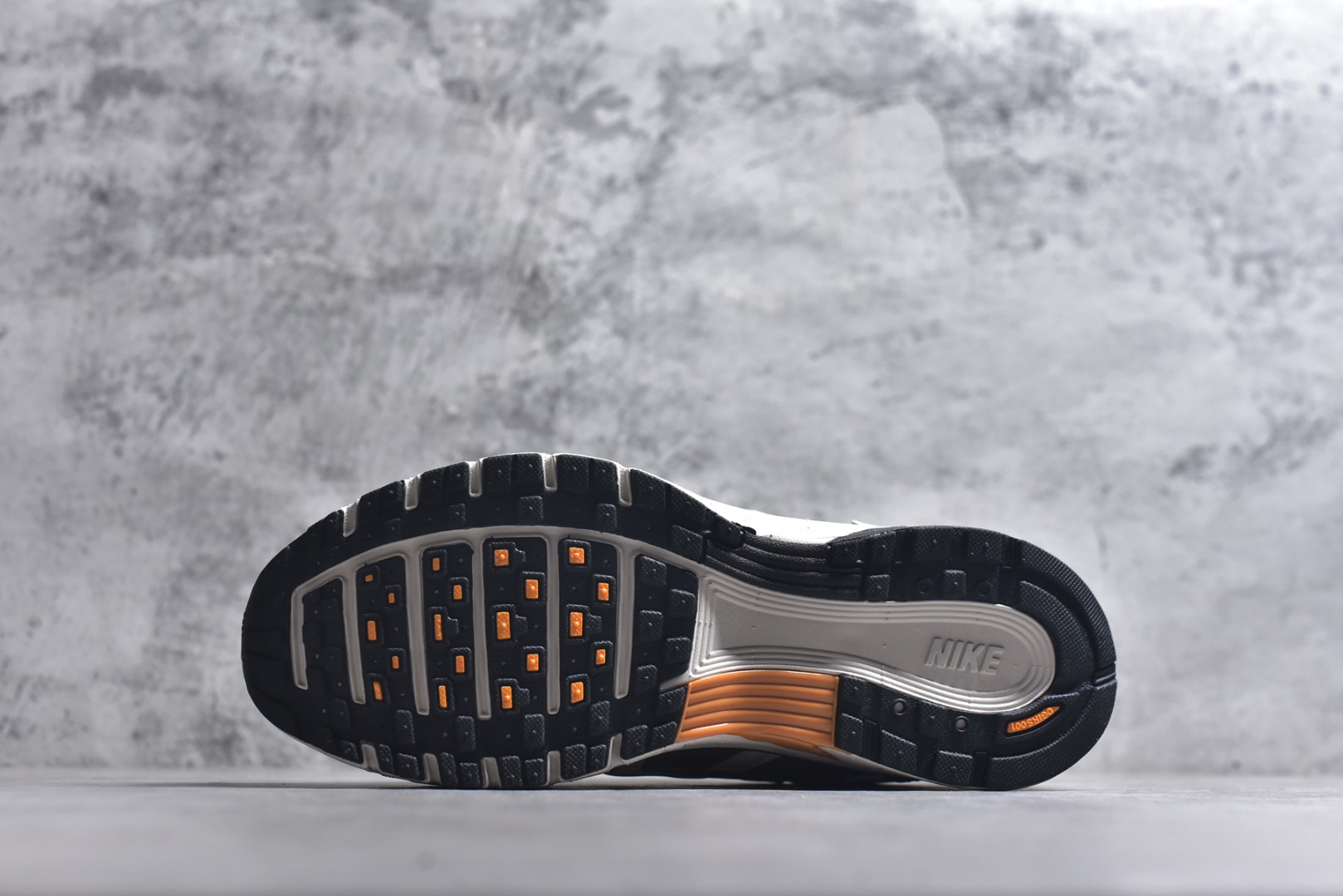 图片[6]-#NK P-6000 系列低帮复古老爹风休闲运动舒适慢跑鞋 IO1904-104 融合 Pegasus 过往运动鞋设计 助力 21 世纪早期跑步运动跃升时尚新高度 采用透气网眼布、运动风格线条和耐穿覆面 兼具吸睛外观和舒适感受 中底泡绵以田径赛道为灵感 打造厚实设计 缔造出众缓震性能 尺码：36 36.5 37.5 38 38.5 39 40 40.5 41 42 42.5 43 44 44.5 45-选品中心