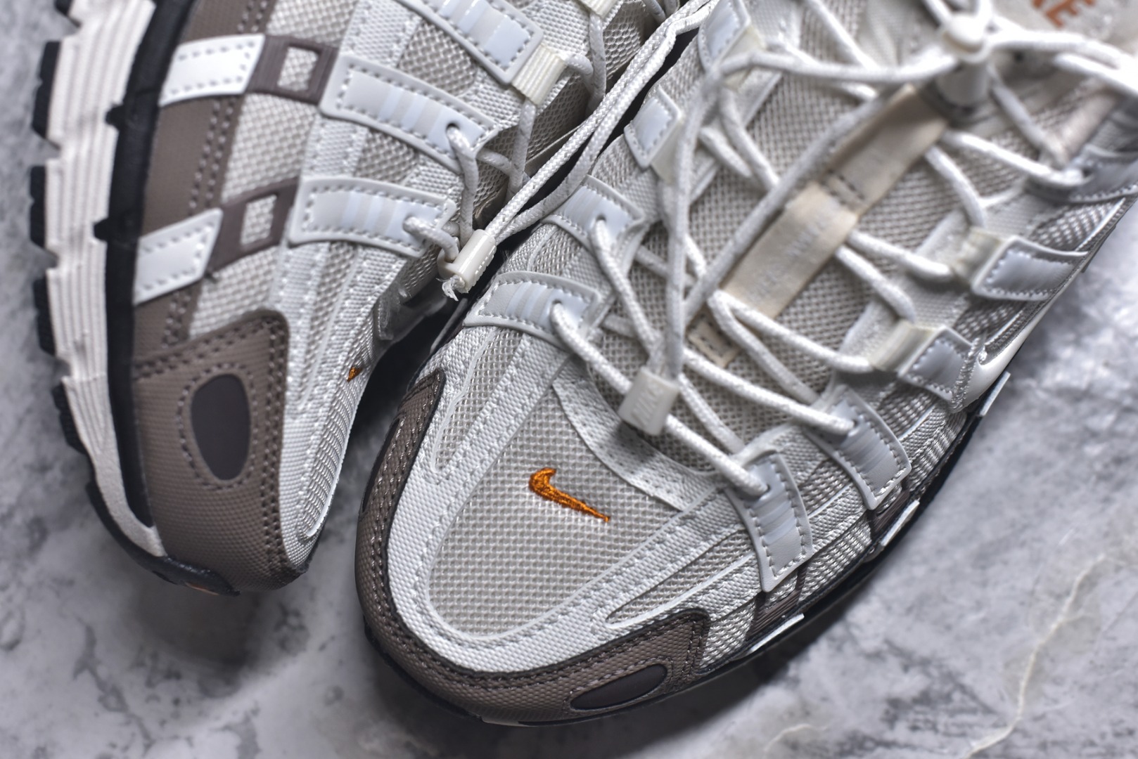 图片[8]-#NK P-6000 系列低帮复古老爹风休闲运动舒适慢跑鞋 IO1904-104 融合 Pegasus 过往运动鞋设计 助力 21 世纪早期跑步运动跃升时尚新高度 采用透气网眼布、运动风格线条和耐穿覆面 兼具吸睛外观和舒适感受 中底泡绵以田径赛道为灵感 打造厚实设计 缔造出众缓震性能 尺码：36 36.5 37.5 38 38.5 39 40 40.5 41 42 42.5 43 44 44.5 45-选品中心