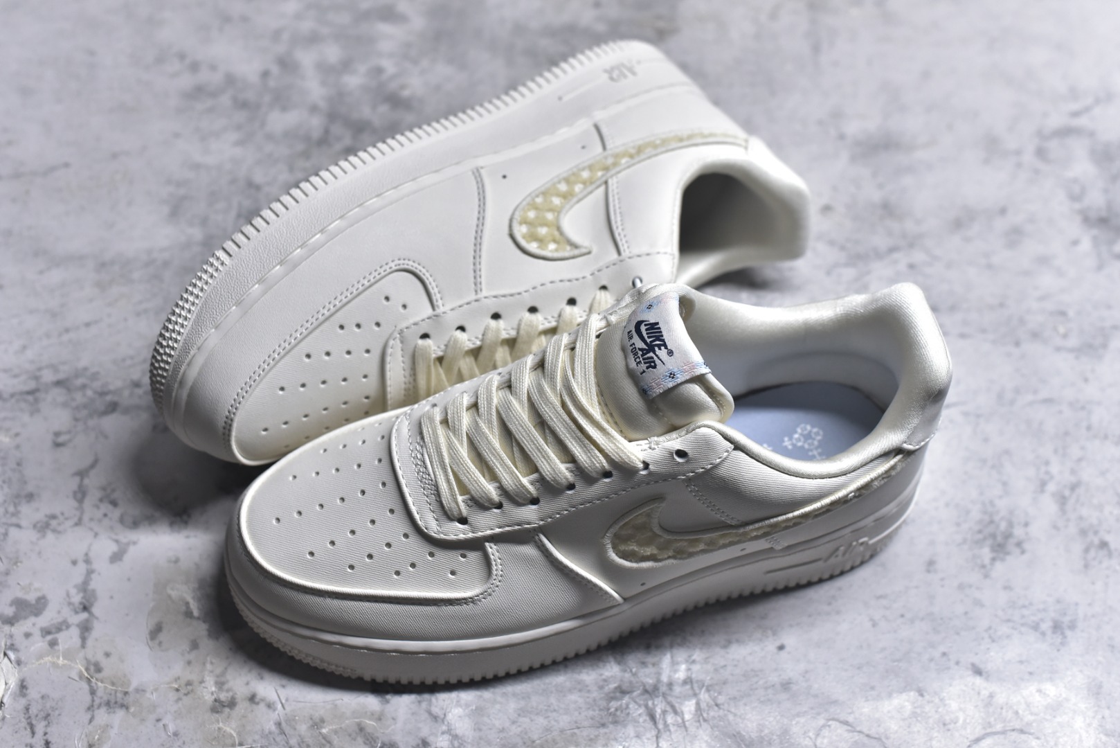 图片[7]-#NK Air Force 1´07 Low 空军一号低帮百搭休闲运动板鞋 IH7351-010 柔软、弹性十足的缓震性能和出色的中底设计 横跨复古与现代的外型结合 造就出风靡全球 三十多年的Force 1 直到今天还深受青睐 实拍调校N版已经零色差零失真 百分百还原实物色彩所见即所得 不存在货不对板色差等低级问题 选购参考实物拍摄 不混卖不参货 只用心做好货严格选品 承诺混一赔十 尺码：36 36.5 37.5 38 38.5 39 40 40.5 41 42 42.5 43 44 44.5 45-选品中心