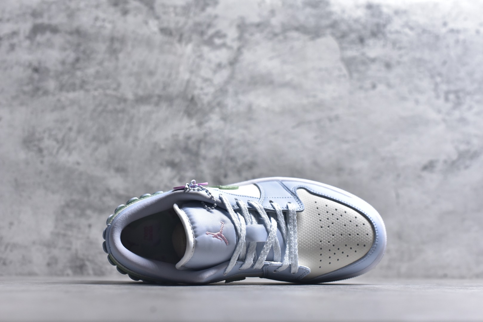 图片[4]-#Air Jordan AJ1 Low 低帮 IB7113-403 全新流水线出品 DT版本唯一平替选择 市场第二梯队最强版 全部原鞋开发 原楦原纸板开发 全鞋电脑针车 原厂内置全掌气垫 原盒内在原标 唯一Zp原版鞋带绑法 免检产品 全新2022版型 全头层皮料 完美零毛边处理 原厂配置全掌气垫 价格定位良心 几十个配色陆续出货 实拍调校N版已经零色差零失真 百分百还原实物色彩所见即所得 不存在货不对板色差等低级问题 选购参考实物拍摄 不混卖不参货 只用心做好货严格选品 承诺混一赔十 尺码：36 36.5 37.5 38 38.5 39 40 40.5 41 42 42.5 43 44 44.5 45-选品中心