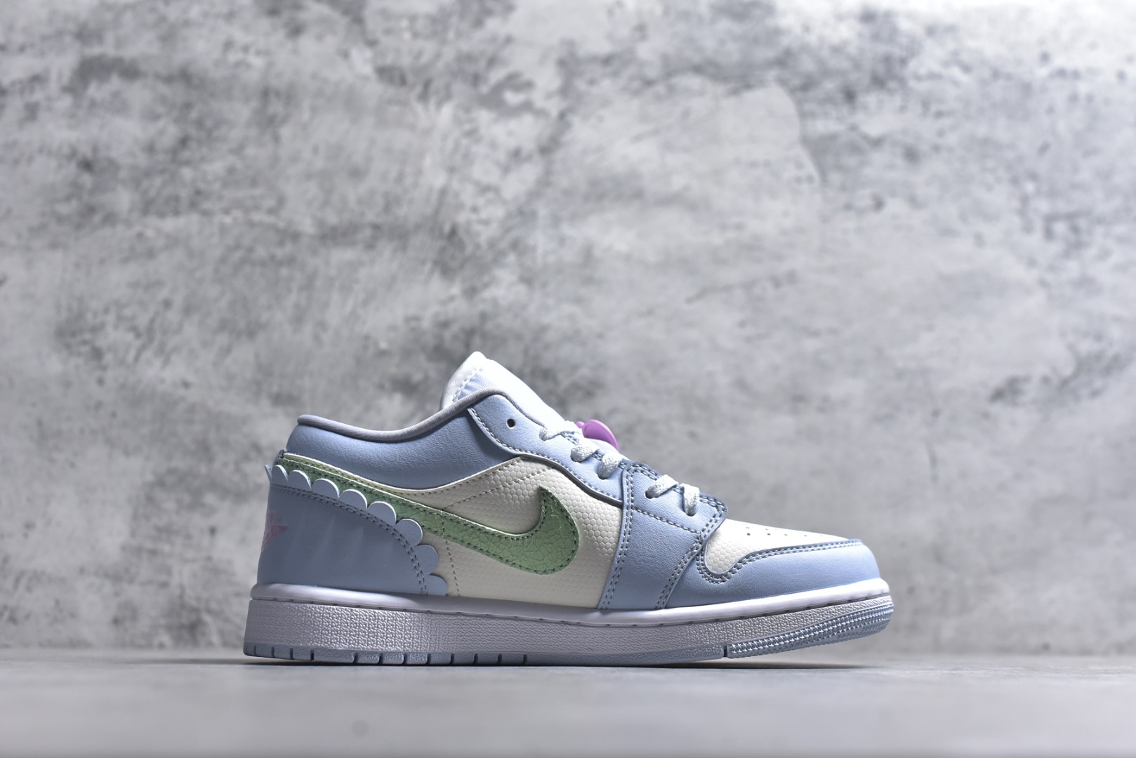 图片[3]-#Air Jordan AJ1 Low 低帮 IB7113-403 全新流水线出品 DT版本唯一平替选择 市场第二梯队最强版 全部原鞋开发 原楦原纸板开发 全鞋电脑针车 原厂内置全掌气垫 原盒内在原标 唯一Zp原版鞋带绑法 免检产品 全新2022版型 全头层皮料 完美零毛边处理 原厂配置全掌气垫 价格定位良心 几十个配色陆续出货 实拍调校N版已经零色差零失真 百分百还原实物色彩所见即所得 不存在货不对板色差等低级问题 选购参考实物拍摄 不混卖不参货 只用心做好货严格选品 承诺混一赔十 尺码：36 36.5 37.5 38 38.5 39 40 40.5 41 42 42.5 43 44 44.5 45-选品中心
