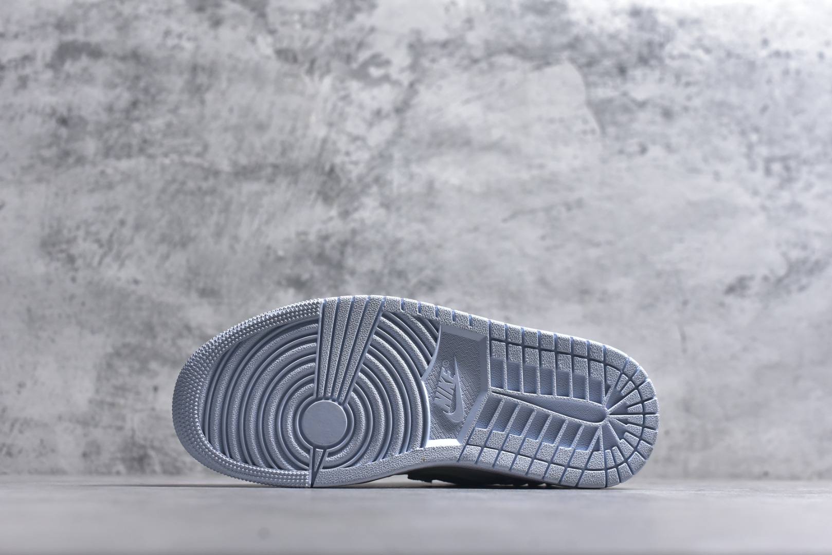 图片[6]-#Air Jordan AJ1 Low 低帮 IB7113-403 全新流水线出品 DT版本唯一平替选择 市场第二梯队最强版 全部原鞋开发 原楦原纸板开发 全鞋电脑针车 原厂内置全掌气垫 原盒内在原标 唯一Zp原版鞋带绑法 免检产品 全新2022版型 全头层皮料 完美零毛边处理 原厂配置全掌气垫 价格定位良心 几十个配色陆续出货 实拍调校N版已经零色差零失真 百分百还原实物色彩所见即所得 不存在货不对板色差等低级问题 选购参考实物拍摄 不混卖不参货 只用心做好货严格选品 承诺混一赔十 尺码：36 36.5 37.5 38 38.5 39 40 40.5 41 42 42.5 43 44 44.5 45-选品中心