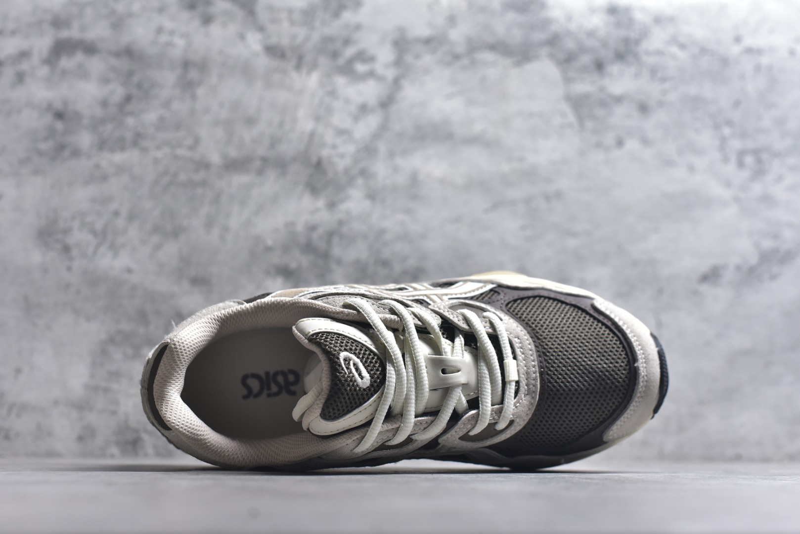 图片[4]-#Asics Gel-NYC 亚瑟士 防滑耐磨 休闲运动鞋 采用双层提花网面设计 提高包裹性和透气性 后跟搭载稳定系统科技T-GEL提升整体支撑力和结构感 减少对身体带来的冲击负荷 创新中底至轻回弹 货号：1203A634-200 尺码：36-46带半码-选品中心