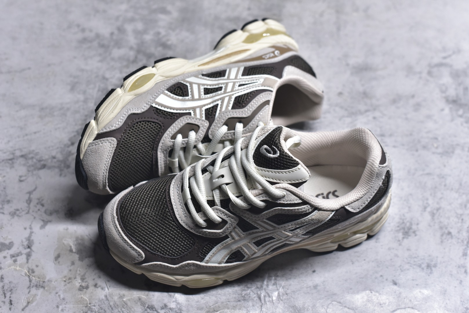 图片[7]-#Asics Gel-NYC 亚瑟士 防滑耐磨 休闲运动鞋 采用双层提花网面设计 提高包裹性和透气性 后跟搭载稳定系统科技T-GEL提升整体支撑力和结构感 减少对身体带来的冲击负荷 创新中底至轻回弹 货号：1203A634-200 尺码：36-46带半码-选品中心