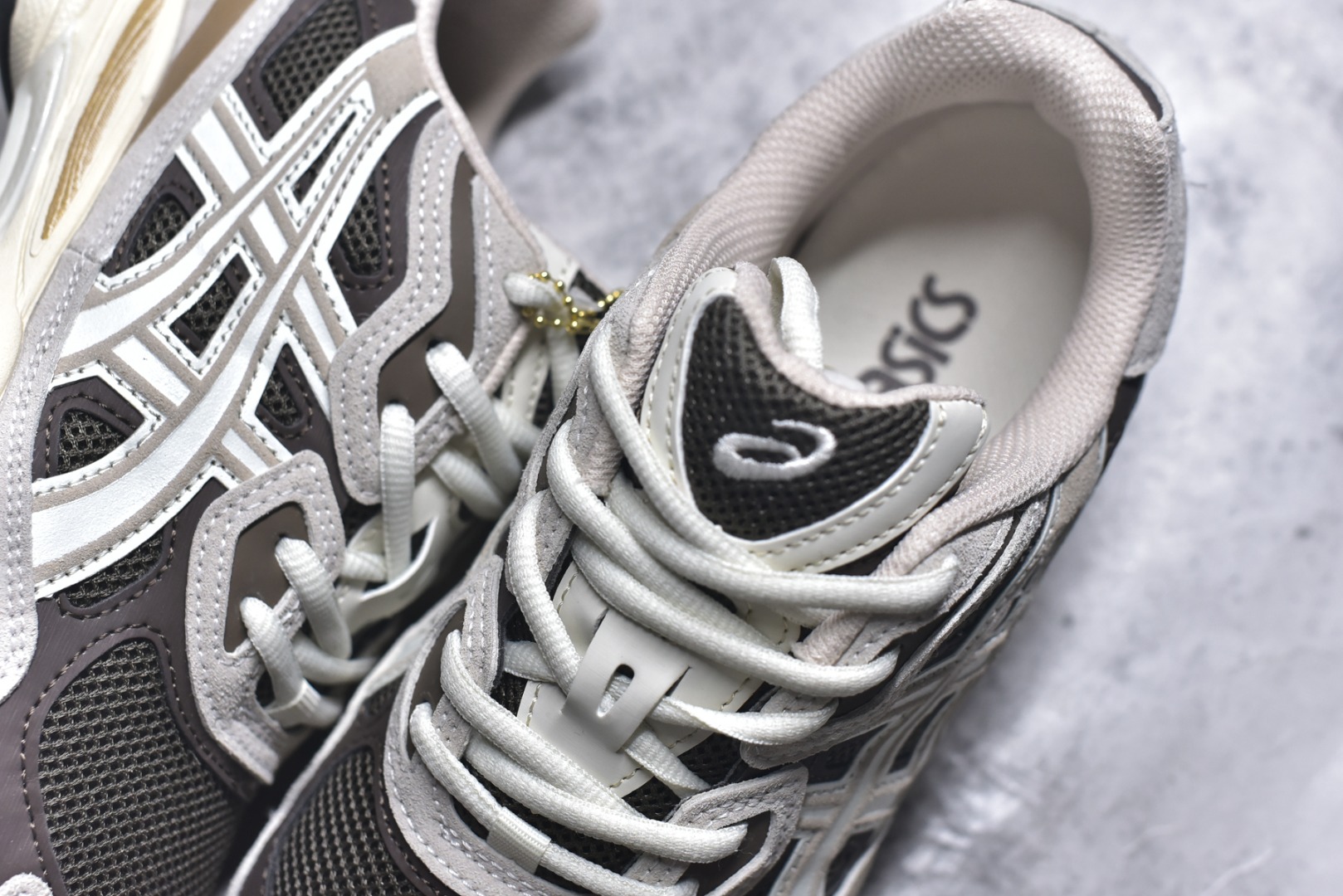 图片[9]-#Asics Gel-NYC 亚瑟士 防滑耐磨 休闲运动鞋 采用双层提花网面设计 提高包裹性和透气性 后跟搭载稳定系统科技T-GEL提升整体支撑力和结构感 减少对身体带来的冲击负荷 创新中底至轻回弹 货号：1203A634-200 尺码：36-46带半码-选品中心