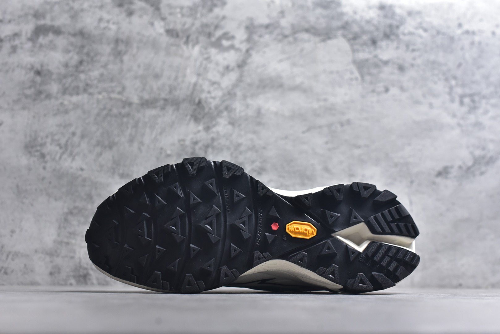 图片[6]-#凯乐石 KAILAS FUGA EX3厚底缓冲徒步跑山网布TPU减震防滑透气包裹性抗冲击轻便回弹 低帮 超强抓地力徒步跑步鞋 BOA适配系统 通过旋钮一键实现快速调节松紧 快速穿脱 YIBRAM MEGAGRIP湿地止滑大底 提供强劲抓地力 驾驭干湿路面 ECCEVAI 厚底回弹中底 缓冲回弹 泵感十足 更抓地 减少消耗-前掌加宽4% 后跟加宽15% 更缓震久跑不累-缓震回弹提升20% 更稳定 减少关节伤害-加高和梯形设计加宽 更包裹 更舒适-楦型升级 加强脚背中腰包裹性 货号：KS2513108 尺码：36 36.5 37.5 38 38.5 39 40 40.5 41 42 42.5 43 44 45-选品中心