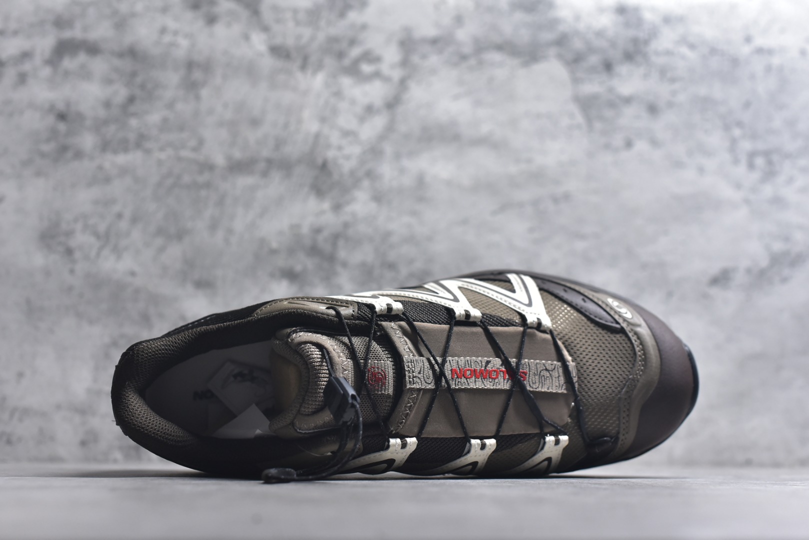 图片[4]-#Salomon XT-QUEST ADV 萨洛蒙情侣款户外机能鞋 马年限定 茶马古道 492789 全新工厂出品 升级品质 全鞋改进为原厂一致材料打造 全新修长鞋型 版型正 全新玻璃冲刀 清洁度提升 中底带数字钢印 网面与鞋头材料校对一致无色差 鞋盒同步原版牛皮纸鞋盒 鞋头处添加☯️太极标 细节多次修改校正 坚持同步原版无差别 终端优势供应 尺码：36 36.5 37.5 38 38.5 39 40 40.5 41 42 42.5 43 44 44.5 45 46-选品中心