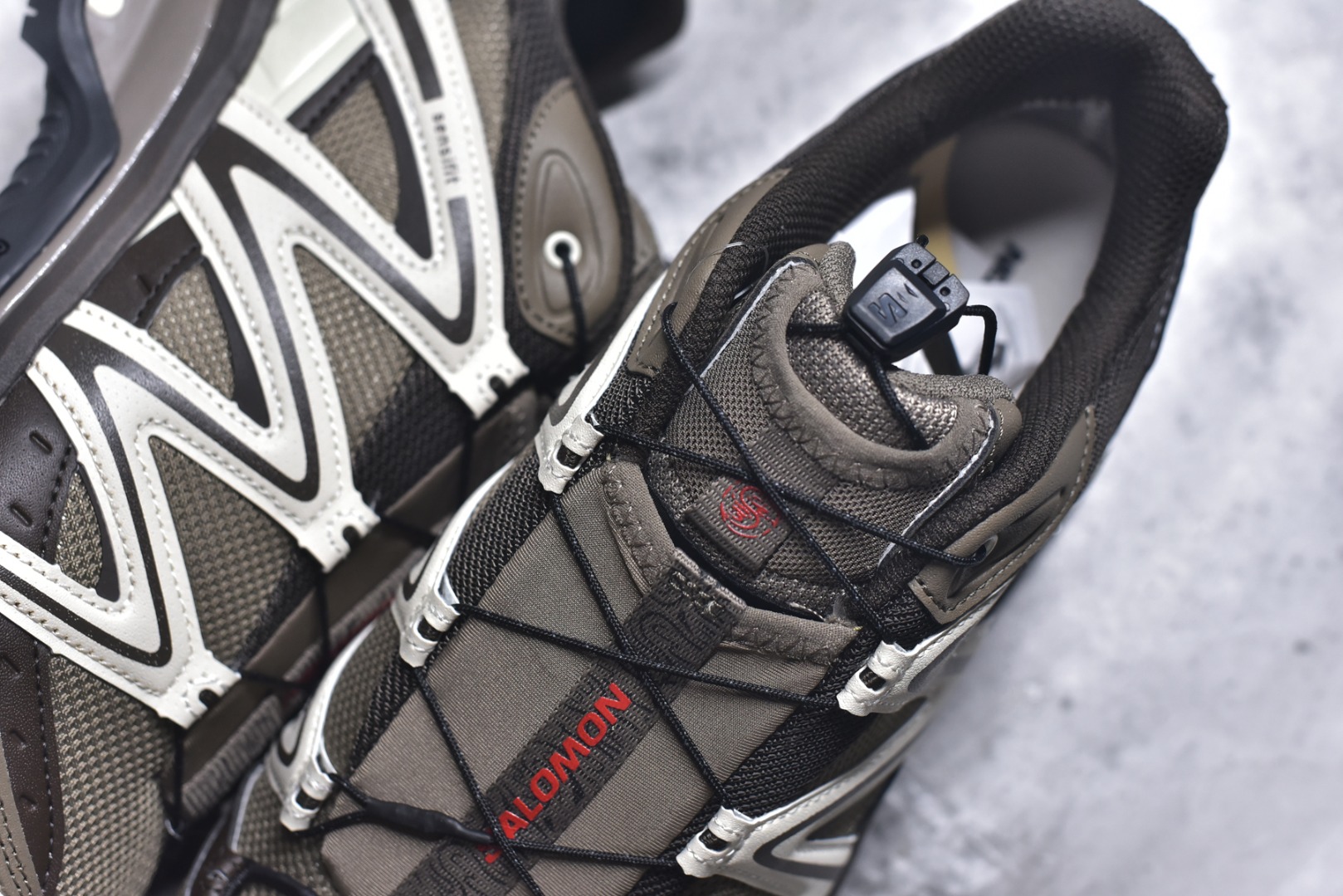 图片[9]-#Salomon XT-QUEST ADV 萨洛蒙情侣款户外机能鞋 马年限定 茶马古道 492789 全新工厂出品 升级品质 全鞋改进为原厂一致材料打造 全新修长鞋型 版型正 全新玻璃冲刀 清洁度提升 中底带数字钢印 网面与鞋头材料校对一致无色差 鞋盒同步原版牛皮纸鞋盒 鞋头处添加☯️太极标 细节多次修改校正 坚持同步原版无差别 终端优势供应 尺码：36 36.5 37.5 38 38.5 39 40 40.5 41 42 42.5 43 44 44.5 45 46-选品中心