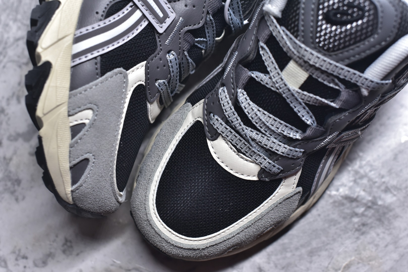 图片[8]-#ASICS Gel-Sonoma TR62 出行 百搭通勤减震防滑 低帮 休闲训练跑步鞋 男女同款 ASICS（亚瑟士）是日本实业家鬼冢喜八郎创立的跑鞋运动品牌，名字想法源自著名的拉丁谚语“AnimaSana In Corpore Sano”，意为“健全的精神寓于强健的体魄”。正如其名字的含义，ASICS亚瑟士一直坚信保持身体的健康与活力是打造健康快乐的生活方式的最佳途径。亚瑟士的跑鞋、篮球鞋等系列集专业与美貌于一身，拥有极高的热度。2016年，ASICS在“2016年日本最佳全球品牌”排行榜名列第17名。尺码：36 37 37.5 38 39 39.5 40 40.5 41.5 42 42.5 43.5 44 45-选品中心