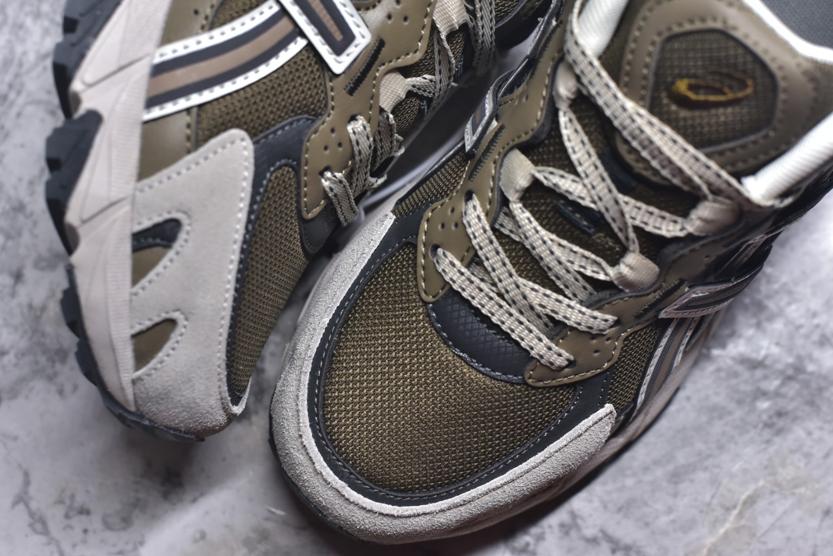 图片[8]-#ASICS Gel-Sonoma TR62 出行 百搭通勤减震防滑 低帮 休闲训练跑步鞋 男女同款 ASICS（亚瑟士）是日本实业家鬼冢喜八郎创立的跑鞋运动品牌，名字想法源自著名的拉丁谚语“AnimaSana In Corpore Sano”，意为“健全的精神寓于强健的体魄”。正如其名字的含义，ASICS亚瑟士一直坚信保持身体的健康与活力是打造健康快乐的生活方式的最佳途径。亚瑟士的跑鞋、篮球鞋等系列集专业与美貌于一身，拥有极高的热度。2016年，ASICS在“2016年日本最佳全球品牌”排行榜名列第17名。尺码：36 37 37.5 38 39 39.5 40 40.5 41.5 42 42.5 43.5 44 45-选品中心