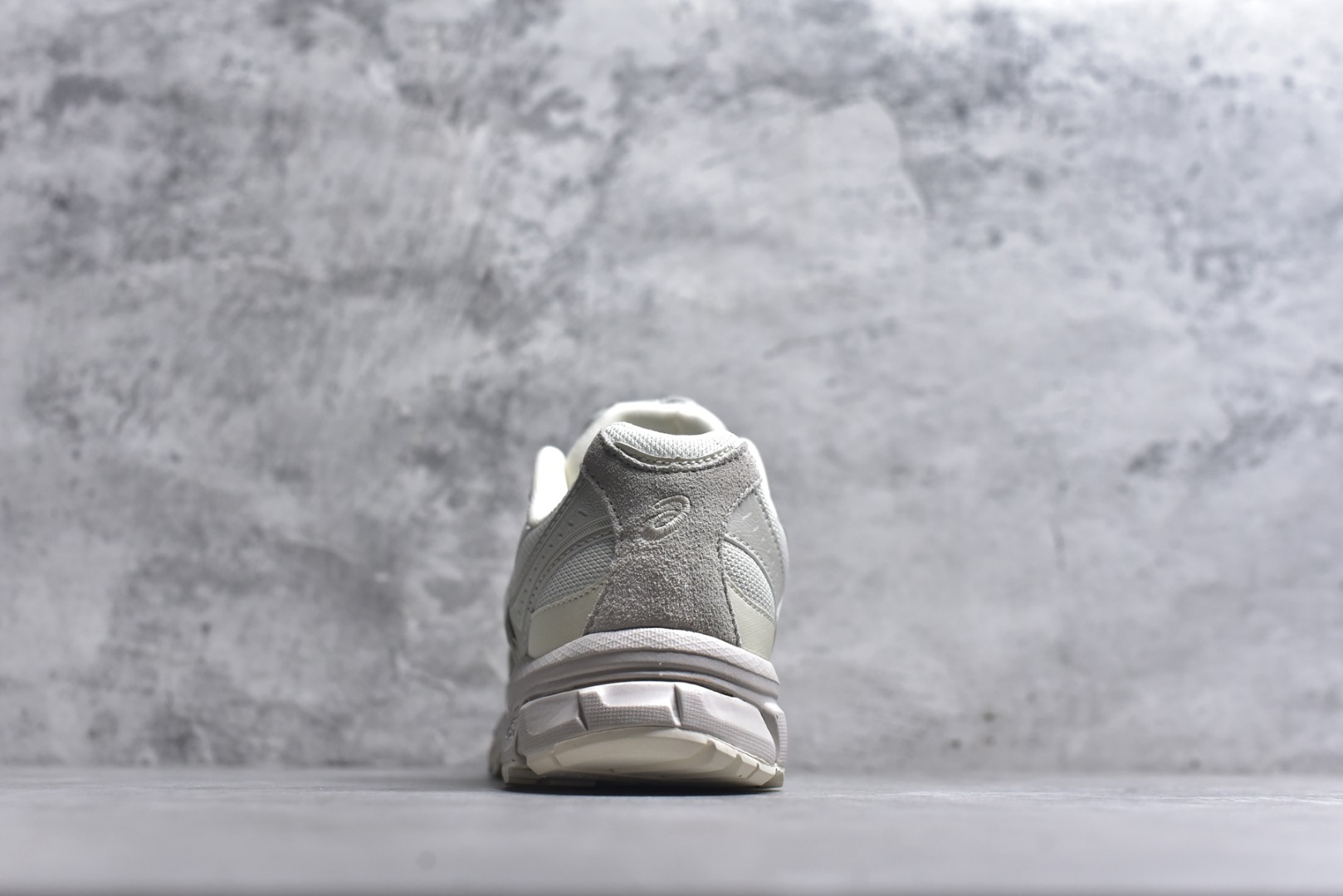 图片[5]-#ASICS Gel-Sonoma TR62 出行 百搭通勤减震防滑 低帮 休闲训练跑步鞋 男女同款 ASICS（亚瑟士）是日本实业家鬼冢喜八郎创立的跑鞋运动品牌，名字想法源自著名的拉丁谚语“AnimaSana In Corpore Sano”，意为“健全的精神寓于强健的体魄”。正如其名字的含义，ASICS亚瑟士一直坚信保持身体的健康与活力是打造健康快乐的生活方式的最佳途径。亚瑟士的跑鞋、篮球鞋等系列集专业与美貌于一身，拥有极高的热度。2016年，ASICS在“2016年日本最佳全球品牌”排行榜名列第17名。尺码：36 37 37.5 38 39 39.5 40 40.5 41.5 42 42.5 43.5 44 45-选品中心