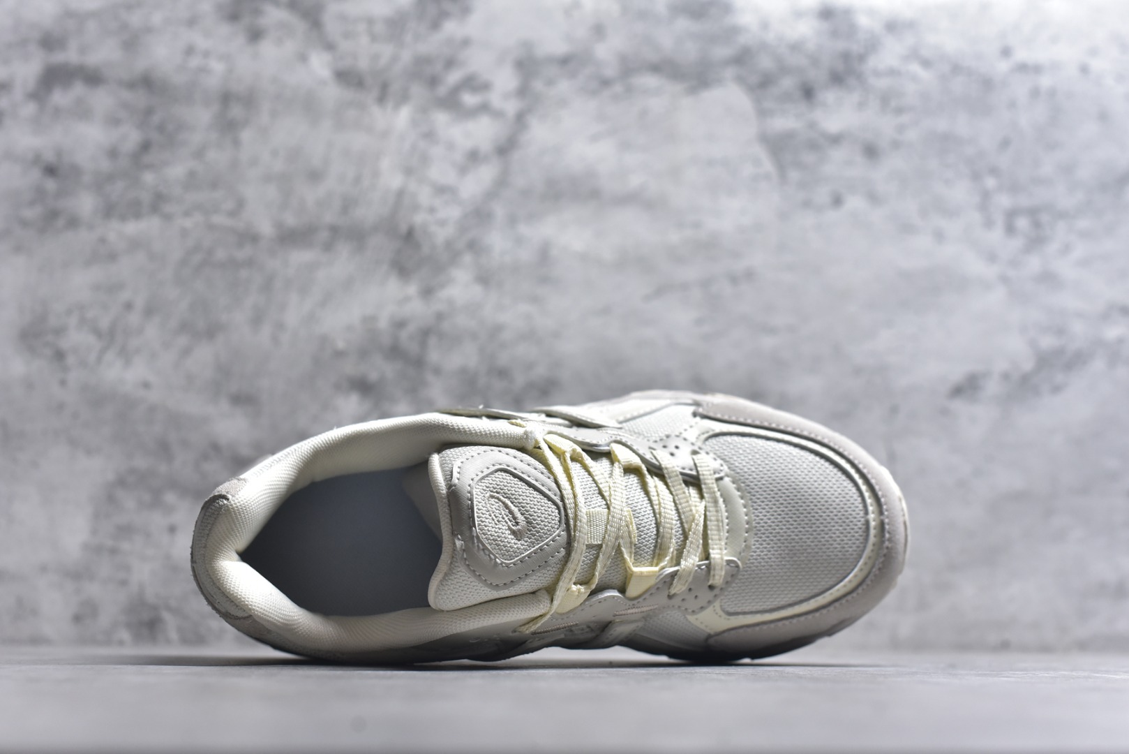 图片[4]-#ASICS Gel-Sonoma TR62 出行 百搭通勤减震防滑 低帮 休闲训练跑步鞋 男女同款 ASICS（亚瑟士）是日本实业家鬼冢喜八郎创立的跑鞋运动品牌，名字想法源自著名的拉丁谚语“AnimaSana In Corpore Sano”，意为“健全的精神寓于强健的体魄”。正如其名字的含义，ASICS亚瑟士一直坚信保持身体的健康与活力是打造健康快乐的生活方式的最佳途径。亚瑟士的跑鞋、篮球鞋等系列集专业与美貌于一身，拥有极高的热度。2016年，ASICS在“2016年日本最佳全球品牌”排行榜名列第17名。尺码：36 37 37.5 38 39 39.5 40 40.5 41.5 42 42.5 43.5 44 45-选品中心