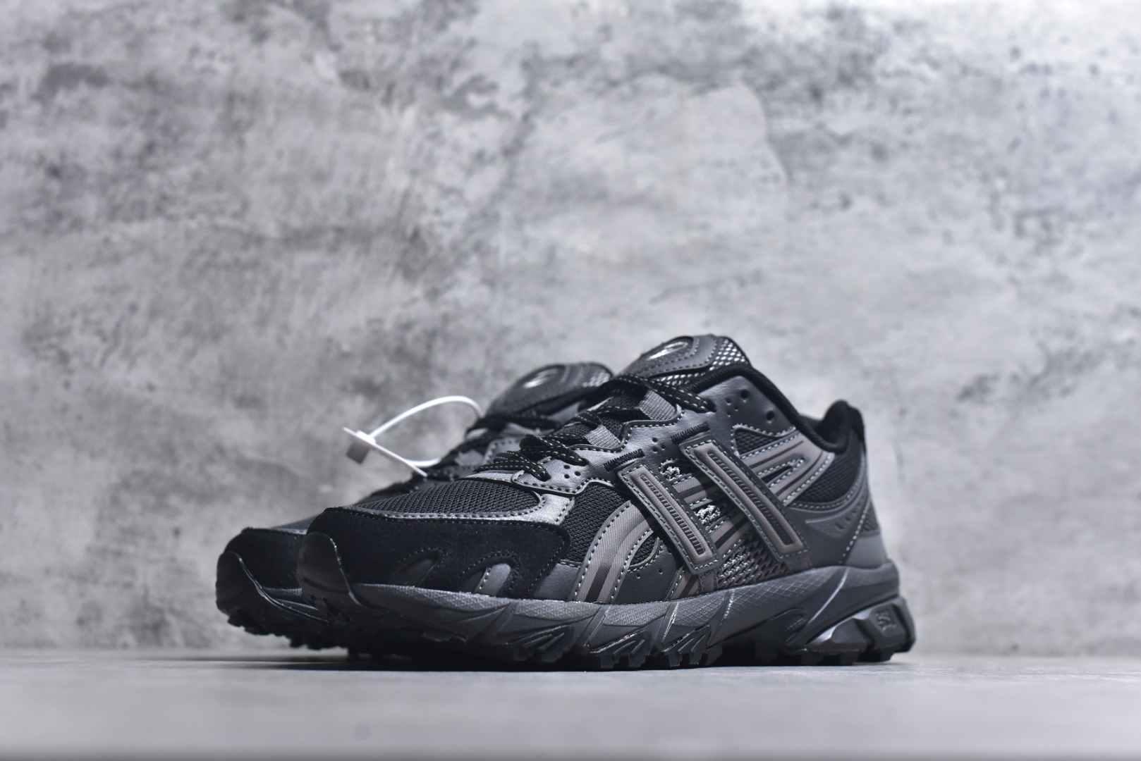 图片[2]-#ASICS Gel-Sonoma TR62 出行 百搭通勤减震防滑 低帮 休闲训练跑步鞋 男女同款 ASICS（亚瑟士）是日本实业家鬼冢喜八郎创立的跑鞋运动品牌，名字想法源自著名的拉丁谚语“AnimaSana In Corpore Sano”，意为“健全的精神寓于强健的体魄”。正如其名字的含义，ASICS亚瑟士一直坚信保持身体的健康与活力是打造健康快乐的生活方式的最佳途径。亚瑟士的跑鞋、篮球鞋等系列集专业与美貌于一身，拥有极高的热度。2016年，ASICS在“2016年日本最佳全球品牌”排行榜名列第17名。尺码：36 37 37.5 38 39 39.5 40 40.5 41.5 42 42.5 43.5 44 45-选品中心