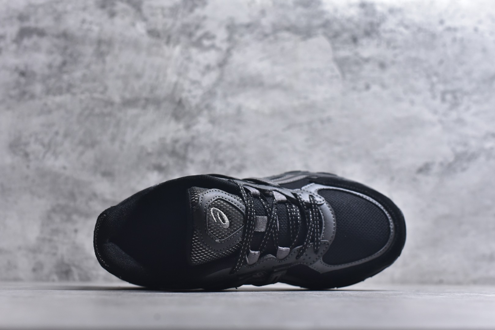 图片[4]-#ASICS Gel-Sonoma TR62 出行 百搭通勤减震防滑 低帮 休闲训练跑步鞋 男女同款 ASICS（亚瑟士）是日本实业家鬼冢喜八郎创立的跑鞋运动品牌，名字想法源自著名的拉丁谚语“AnimaSana In Corpore Sano”，意为“健全的精神寓于强健的体魄”。正如其名字的含义，ASICS亚瑟士一直坚信保持身体的健康与活力是打造健康快乐的生活方式的最佳途径。亚瑟士的跑鞋、篮球鞋等系列集专业与美貌于一身，拥有极高的热度。2016年，ASICS在“2016年日本最佳全球品牌”排行榜名列第17名。尺码：36 37 37.5 38 39 39.5 40 40.5 41.5 42 42.5 43.5 44 45-选品中心