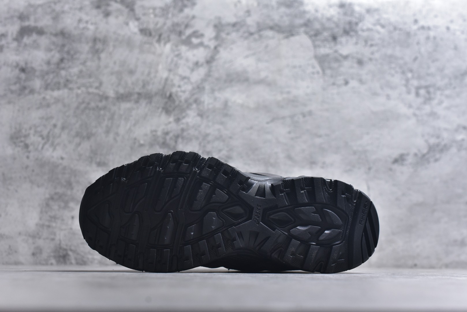 图片[6]-#ASICS Gel-Sonoma TR62 出行 百搭通勤减震防滑 低帮 休闲训练跑步鞋 男女同款 ASICS（亚瑟士）是日本实业家鬼冢喜八郎创立的跑鞋运动品牌，名字想法源自著名的拉丁谚语“AnimaSana In Corpore Sano”，意为“健全的精神寓于强健的体魄”。正如其名字的含义，ASICS亚瑟士一直坚信保持身体的健康与活力是打造健康快乐的生活方式的最佳途径。亚瑟士的跑鞋、篮球鞋等系列集专业与美貌于一身，拥有极高的热度。2016年，ASICS在“2016年日本最佳全球品牌”排行榜名列第17名。尺码：36 37 37.5 38 39 39.5 40 40.5 41.5 42 42.5 43.5 44 45-选品中心