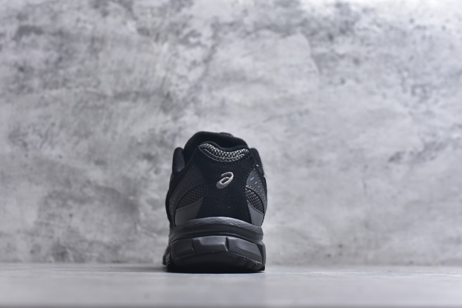 图片[5]-#ASICS Gel-Sonoma TR62 出行 百搭通勤减震防滑 低帮 休闲训练跑步鞋 男女同款 ASICS（亚瑟士）是日本实业家鬼冢喜八郎创立的跑鞋运动品牌，名字想法源自著名的拉丁谚语“AnimaSana In Corpore Sano”，意为“健全的精神寓于强健的体魄”。正如其名字的含义，ASICS亚瑟士一直坚信保持身体的健康与活力是打造健康快乐的生活方式的最佳途径。亚瑟士的跑鞋、篮球鞋等系列集专业与美貌于一身，拥有极高的热度。2016年，ASICS在“2016年日本最佳全球品牌”排行榜名列第17名。尺码：36 37 37.5 38 39 39.5 40 40.5 41.5 42 42.5 43.5 44 45-选品中心