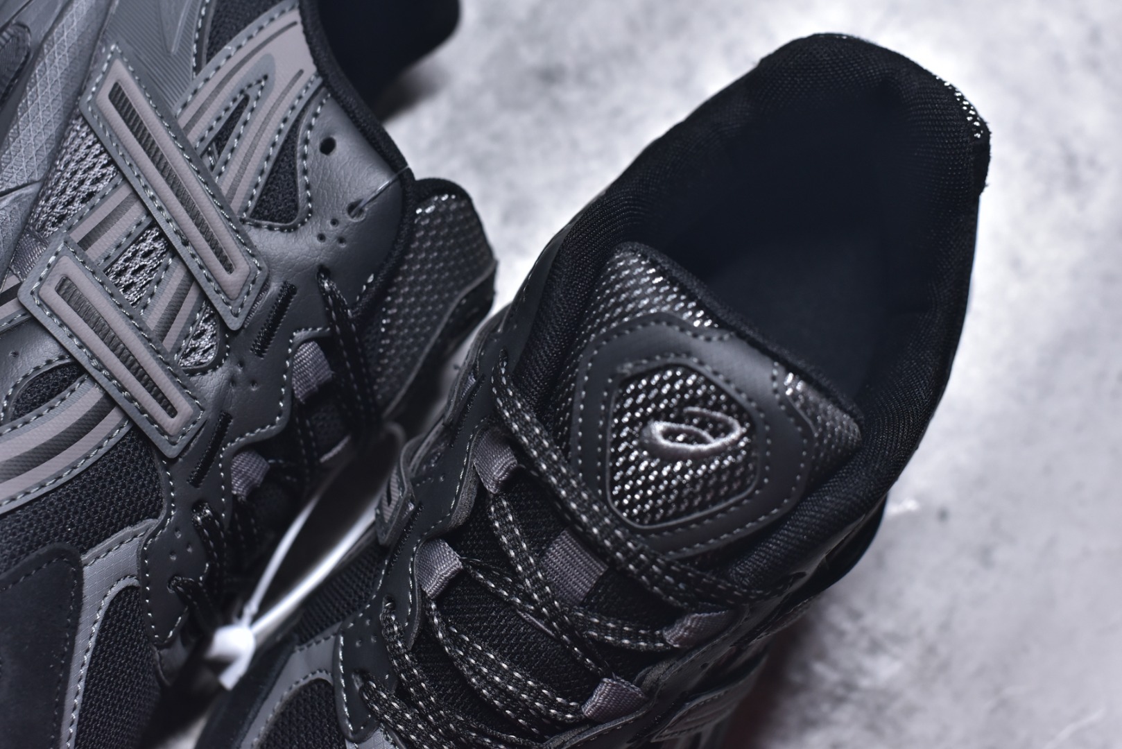 图片[9]-#ASICS Gel-Sonoma TR62 出行 百搭通勤减震防滑 低帮 休闲训练跑步鞋 男女同款 ASICS（亚瑟士）是日本实业家鬼冢喜八郎创立的跑鞋运动品牌，名字想法源自著名的拉丁谚语“AnimaSana In Corpore Sano”，意为“健全的精神寓于强健的体魄”。正如其名字的含义，ASICS亚瑟士一直坚信保持身体的健康与活力是打造健康快乐的生活方式的最佳途径。亚瑟士的跑鞋、篮球鞋等系列集专业与美貌于一身，拥有极高的热度。2016年，ASICS在“2016年日本最佳全球品牌”排行榜名列第17名。尺码：36 37 37.5 38 39 39.5 40 40.5 41.5 42 42.5 43.5 44 45-选品中心