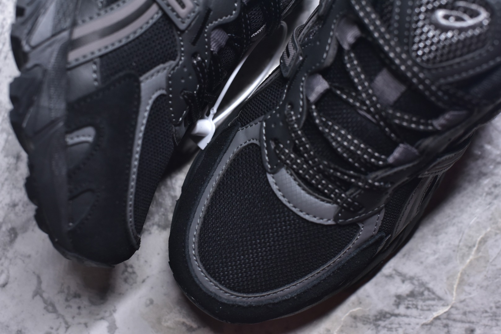 图片[8]-#ASICS Gel-Sonoma TR62 出行 百搭通勤减震防滑 低帮 休闲训练跑步鞋 男女同款 ASICS（亚瑟士）是日本实业家鬼冢喜八郎创立的跑鞋运动品牌，名字想法源自著名的拉丁谚语“AnimaSana In Corpore Sano”，意为“健全的精神寓于强健的体魄”。正如其名字的含义，ASICS亚瑟士一直坚信保持身体的健康与活力是打造健康快乐的生活方式的最佳途径。亚瑟士的跑鞋、篮球鞋等系列集专业与美貌于一身，拥有极高的热度。2016年，ASICS在“2016年日本最佳全球品牌”排行榜名列第17名。尺码：36 37 37.5 38 39 39.5 40 40.5 41.5 42 42.5 43.5 44 45-选品中心