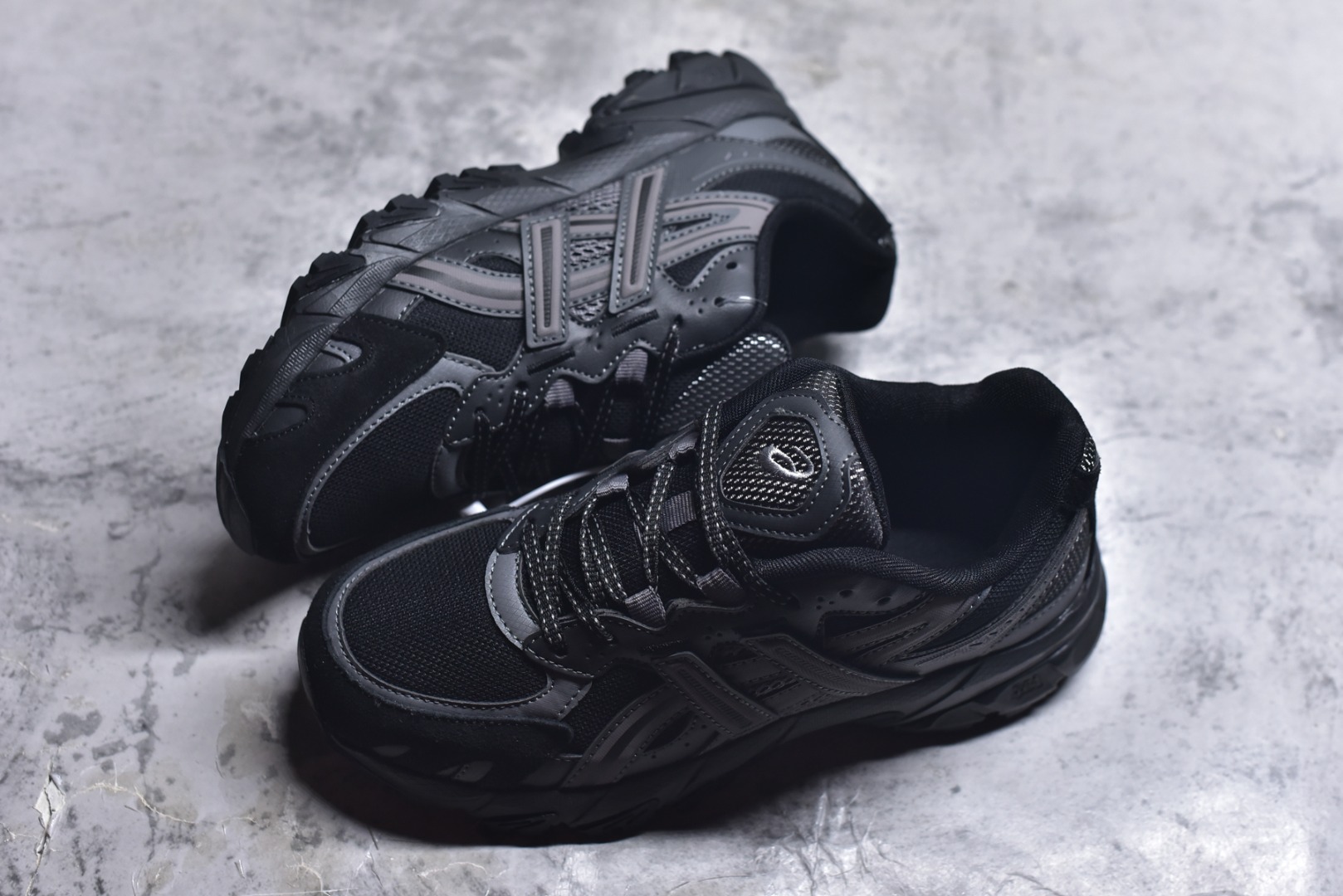 图片[7]-#ASICS Gel-Sonoma TR62 出行 百搭通勤减震防滑 低帮 休闲训练跑步鞋 男女同款 ASICS（亚瑟士）是日本实业家鬼冢喜八郎创立的跑鞋运动品牌，名字想法源自著名的拉丁谚语“AnimaSana In Corpore Sano”，意为“健全的精神寓于强健的体魄”。正如其名字的含义，ASICS亚瑟士一直坚信保持身体的健康与活力是打造健康快乐的生活方式的最佳途径。亚瑟士的跑鞋、篮球鞋等系列集专业与美貌于一身，拥有极高的热度。2016年，ASICS在“2016年日本最佳全球品牌”排行榜名列第17名。尺码：36 37 37.5 38 39 39.5 40 40.5 41.5 42 42.5 43.5 44 45-选品中心