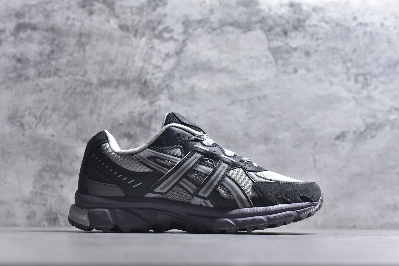 图片[3]-#ASICS Gel-Sonoma TR62 出行 百搭通勤减震防滑 低帮 休闲训练跑步鞋 男女同款 ASICS（亚瑟士）是日本实业家鬼冢喜八郎创立的跑鞋运动品牌，名字想法源自著名的拉丁谚语“AnimaSana In Corpore Sano”，意为“健全的精神寓于强健的体魄”。正如其名字的含义，ASICS亚瑟士一直坚信保持身体的健康与活力是打造健康快乐的生活方式的最佳途径。亚瑟士的跑鞋、篮球鞋等系列集专业与美貌于一身，拥有极高的热度。2016年，ASICS在“2016年日本最佳全球品牌”排行榜名列第17名。尺码：36 37 37.5 38 39 39.5 40 40.5 41.5 42 42.5 43.5 44 45-选品中心