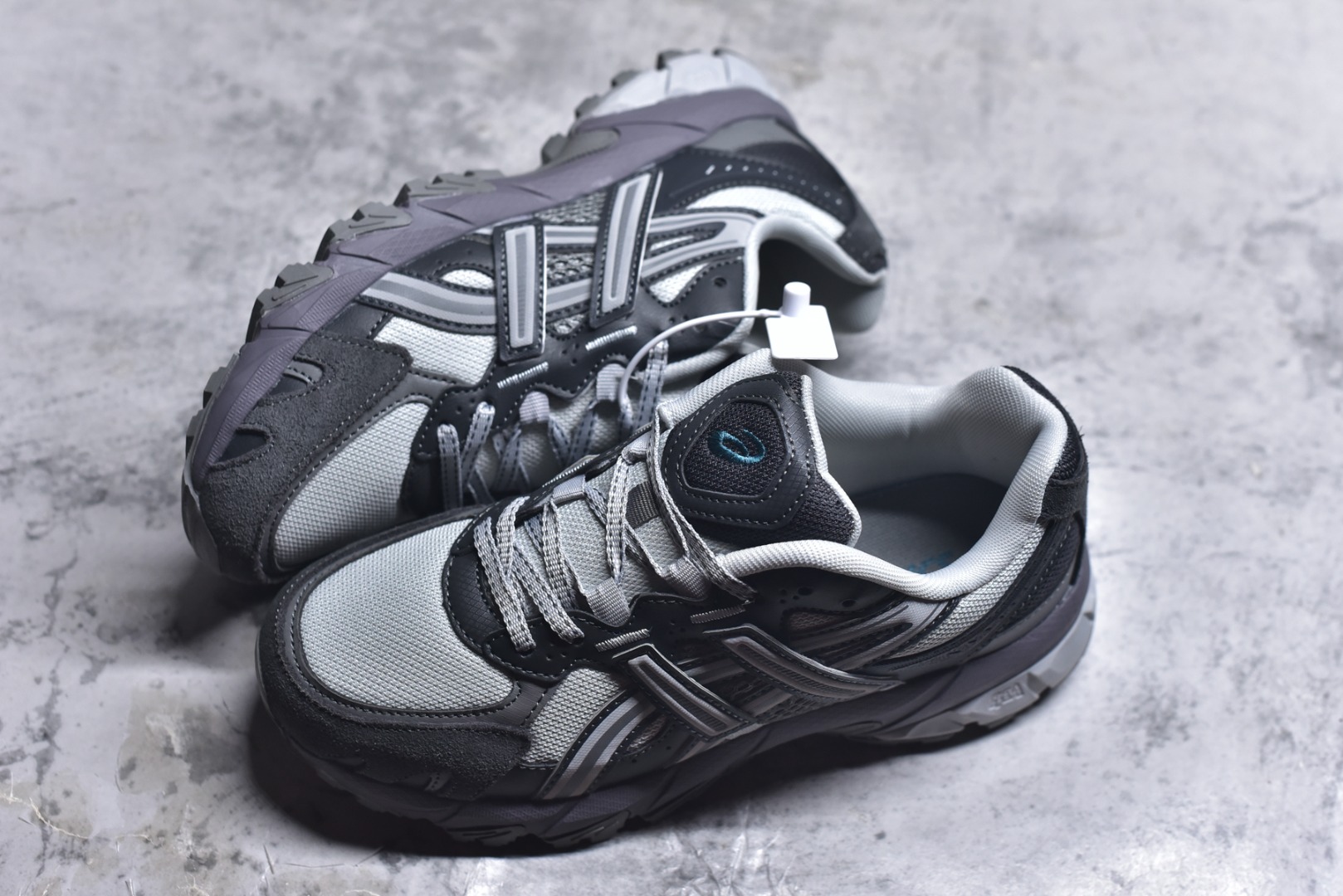 图片[7]-#ASICS Gel-Sonoma TR62 出行 百搭通勤减震防滑 低帮 休闲训练跑步鞋 男女同款 ASICS（亚瑟士）是日本实业家鬼冢喜八郎创立的跑鞋运动品牌，名字想法源自著名的拉丁谚语“AnimaSana In Corpore Sano”，意为“健全的精神寓于强健的体魄”。正如其名字的含义，ASICS亚瑟士一直坚信保持身体的健康与活力是打造健康快乐的生活方式的最佳途径。亚瑟士的跑鞋、篮球鞋等系列集专业与美貌于一身，拥有极高的热度。2016年，ASICS在“2016年日本最佳全球品牌”排行榜名列第17名。尺码：36 37 37.5 38 39 39.5 40 40.5 41.5 42 42.5 43.5 44 45-选品中心