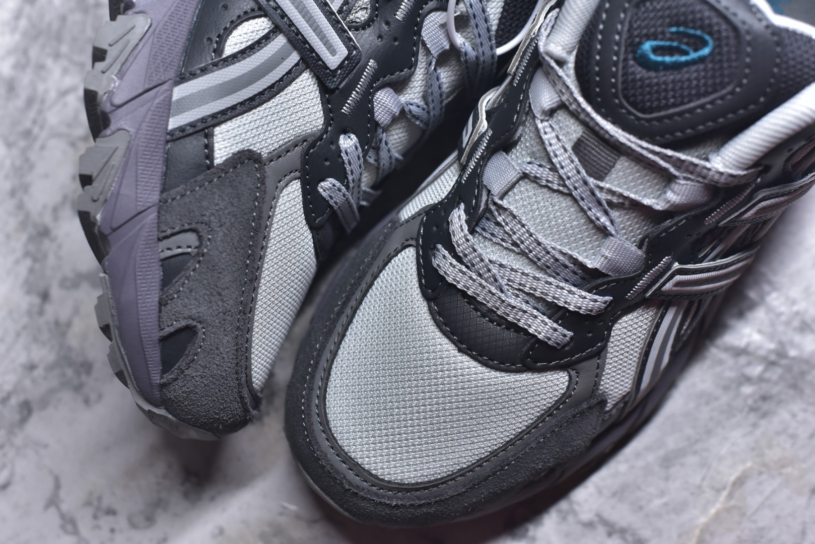 图片[8]-#ASICS Gel-Sonoma TR62 出行 百搭通勤减震防滑 低帮 休闲训练跑步鞋 男女同款 ASICS（亚瑟士）是日本实业家鬼冢喜八郎创立的跑鞋运动品牌，名字想法源自著名的拉丁谚语“AnimaSana In Corpore Sano”，意为“健全的精神寓于强健的体魄”。正如其名字的含义，ASICS亚瑟士一直坚信保持身体的健康与活力是打造健康快乐的生活方式的最佳途径。亚瑟士的跑鞋、篮球鞋等系列集专业与美貌于一身，拥有极高的热度。2016年，ASICS在“2016年日本最佳全球品牌”排行榜名列第17名。尺码：36 37 37.5 38 39 39.5 40 40.5 41.5 42 42.5 43.5 44 45-选品中心