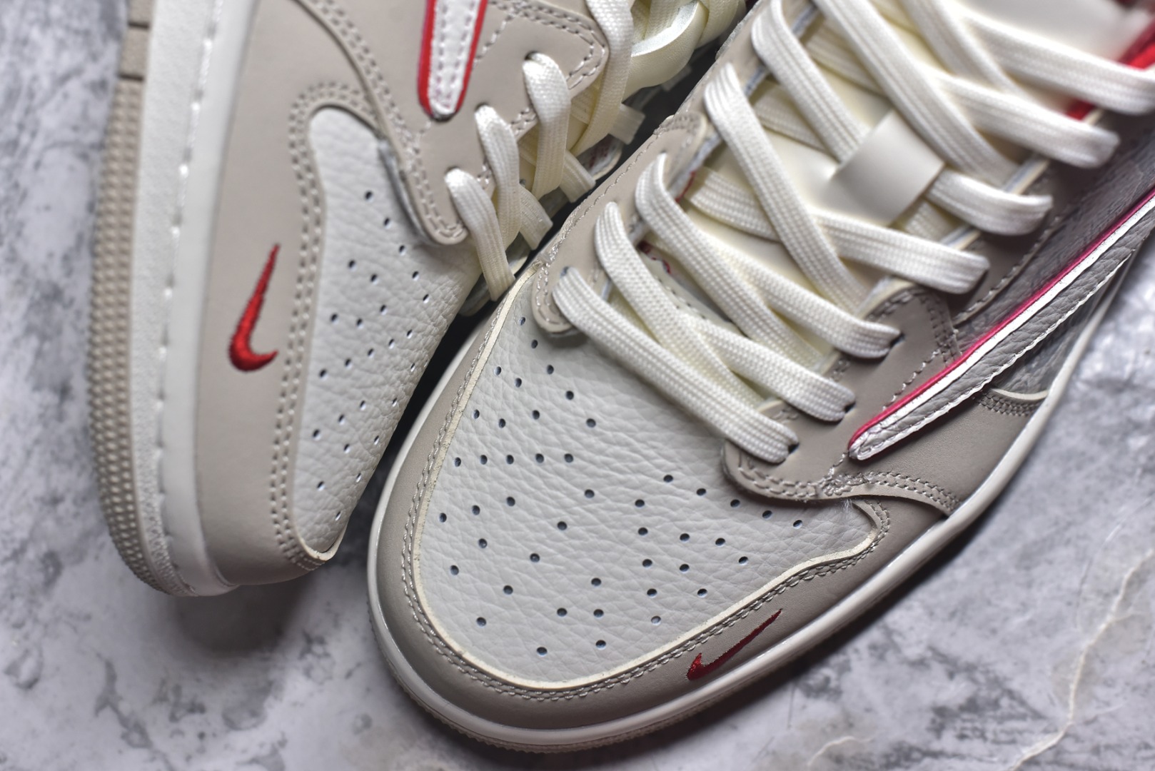 图片[8]-#高端定制 Travis Scott x Jordan 1 Low 马年限定-素底嫣红 倒勾低帮休闲版本 原厂全头层皮 高级夜光效果 大厂纯原品质出货 纯正版型 定制鞋盒 皮料切割干净无任何毛边 细节完美 超高清洁度 货号：NH0601-062 尺码：36 36.5 37.5 38 38.5 39 40 40.5 41 42 42.5 43 44 44.5 45-选品中心