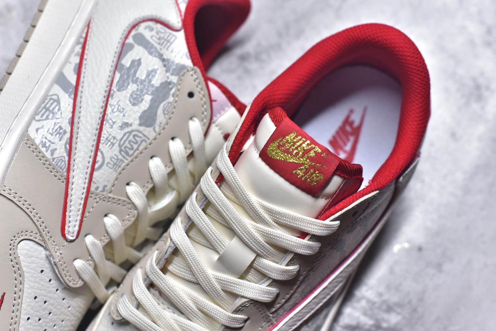 图片[9]-#高端定制 Travis Scott x Jordan 1 Low 马年限定-素底嫣红 倒勾低帮休闲版本 原厂全头层皮 高级夜光效果 大厂纯原品质出货 纯正版型 定制鞋盒 皮料切割干净无任何毛边 细节完美 超高清洁度 货号：NH0601-062 尺码：36 36.5 37.5 38 38.5 39 40 40.5 41 42 42.5 43 44 44.5 45-选品中心