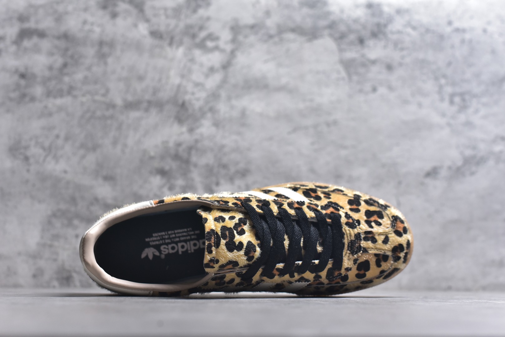 图片[4]-#AD Originals Handball SPZL 手球运动员系列百搭休闲运动板鞋 KI6678 这款来自阿迪达斯的这款HANDBALL SPZL前身是一双手球运动鞋，这一次拿来复刻，所以鞋面的主要色彩选用了黑色， 鞋面外侧除了Spezial字母之外还有三叶草标志。Handball SPZL作为复古手球训练鞋与作为室内足球鞋的Samba有着异曲同工之处，但是质感更为出众的鞋身以及丰富的配色选择比起Samba来讲可以说是更胜一筹了！尺码：36-45-选品中心