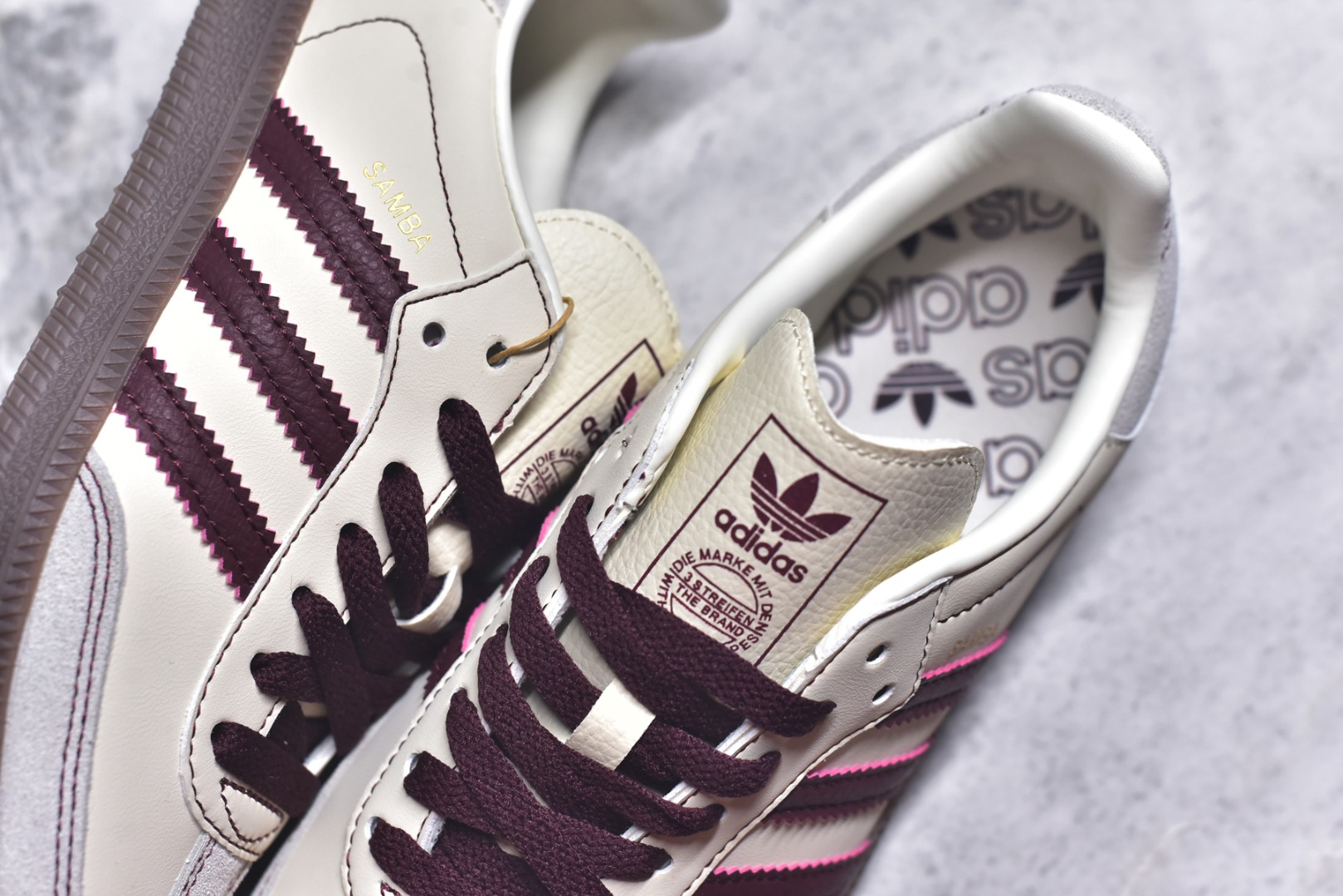 图片[9]-#AD Original Samba 复古经典轻便板鞋 IG1987 这款桑巴鞋展示了高质量的工艺 带有装饰的超锁缝制和无缝的手感 柔软、柔软的皮革造型和标志性的3条纹完成了精致的外观 正规合身鞋带 鞋面上有绒面鞋垫 橡胶鞋底 享受正畸套筒软感 自50年代首次亮相以来就一直在赢得粉丝的青睐 尺码：36-45-选品中心