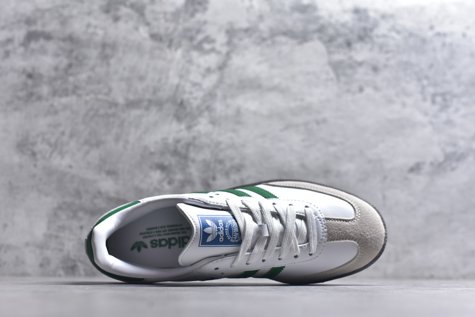 图片[4]-#AD Original Samba 复古经典轻便板鞋 IG1024 市场最高版本 正确烫金高频细节 原装纳米超迁+原装头层皮料 独家私模橡胶大底 原盒原配 这款桑巴鞋展示了高质量的工艺 带有装饰的超锁缝制和无缝的手感 柔软、柔软的皮革造型和标志性的3条纹完成了精致的外观 正规合身鞋带 鞋面上有绒面鞋垫 橡胶鞋底 享受正畸套筒软感 自50年代首次亮相以来就一直在赢得粉丝的青睐 尺码：36-45-选品中心