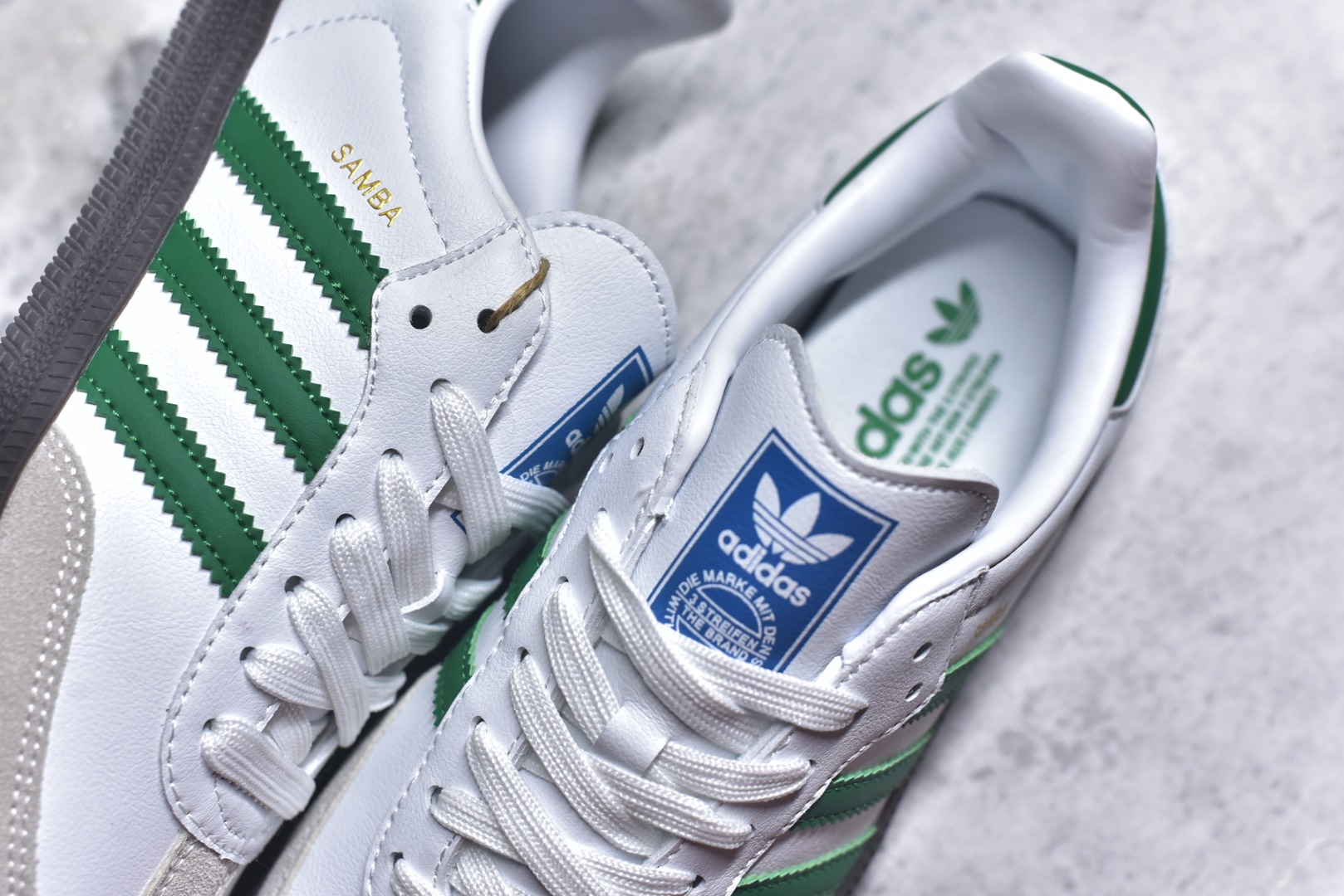 图片[9]-#AD Original Samba 复古经典轻便板鞋 IG1024 市场最高版本 正确烫金高频细节 原装纳米超迁+原装头层皮料 独家私模橡胶大底 原盒原配 这款桑巴鞋展示了高质量的工艺 带有装饰的超锁缝制和无缝的手感 柔软、柔软的皮革造型和标志性的3条纹完成了精致的外观 正规合身鞋带 鞋面上有绒面鞋垫 橡胶鞋底 享受正畸套筒软感 自50年代首次亮相以来就一直在赢得粉丝的青睐 尺码：36-45-选品中心