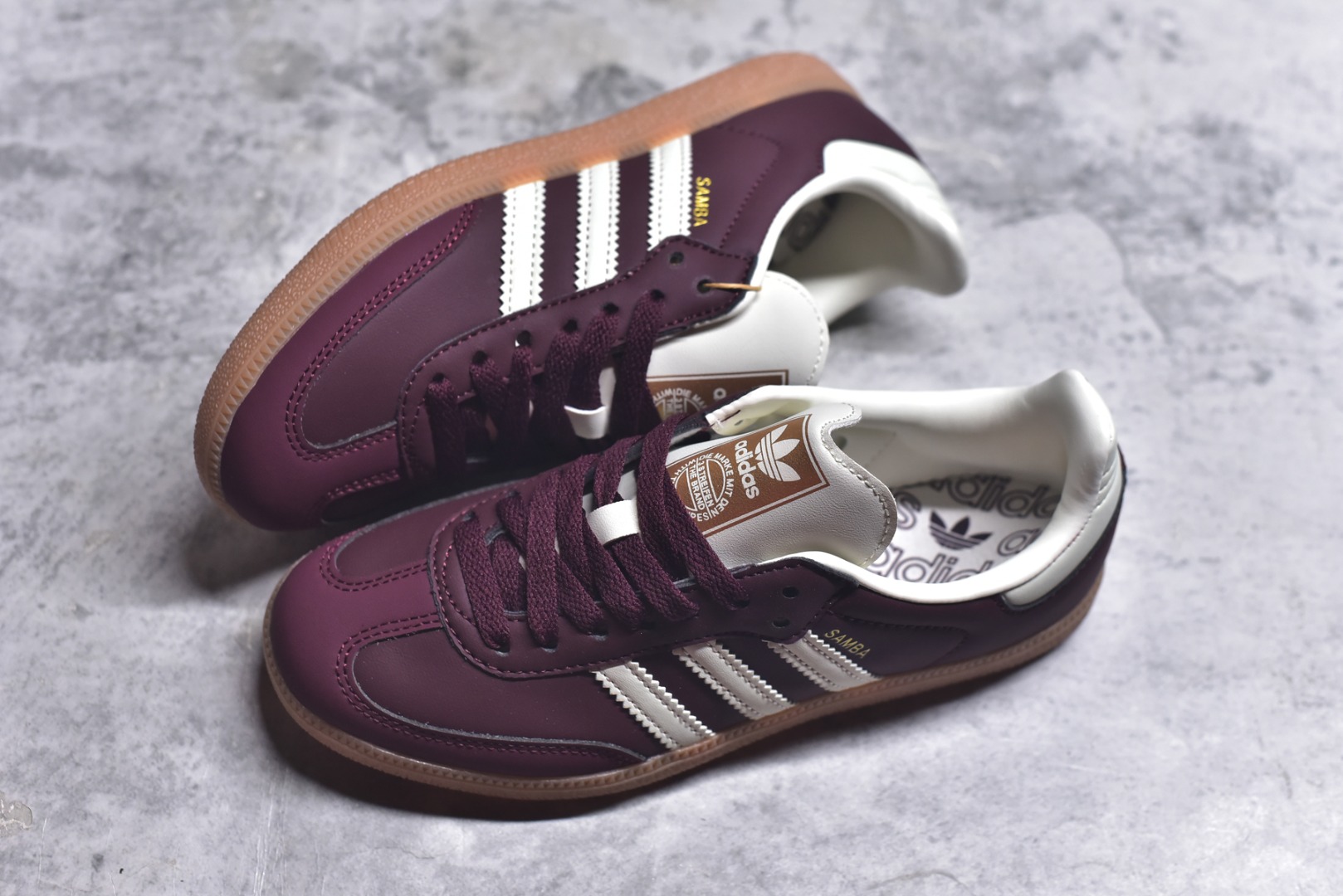 图片[7]-#AD Original Samba OG 复古经典轻便板鞋 ID0477 这款桑巴鞋展示了高质量的工艺 带有装饰的超锁缝制和无缝的手感 柔软、柔软的皮革造型和标志性的3条纹完成了精致的外观 正规合身鞋带 鞋面上有绒面鞋垫 橡胶鞋底 享受正畸套筒软感 自50年代首次亮相以来就一直在赢得粉丝的青睐 尺码：36-45-选品中心