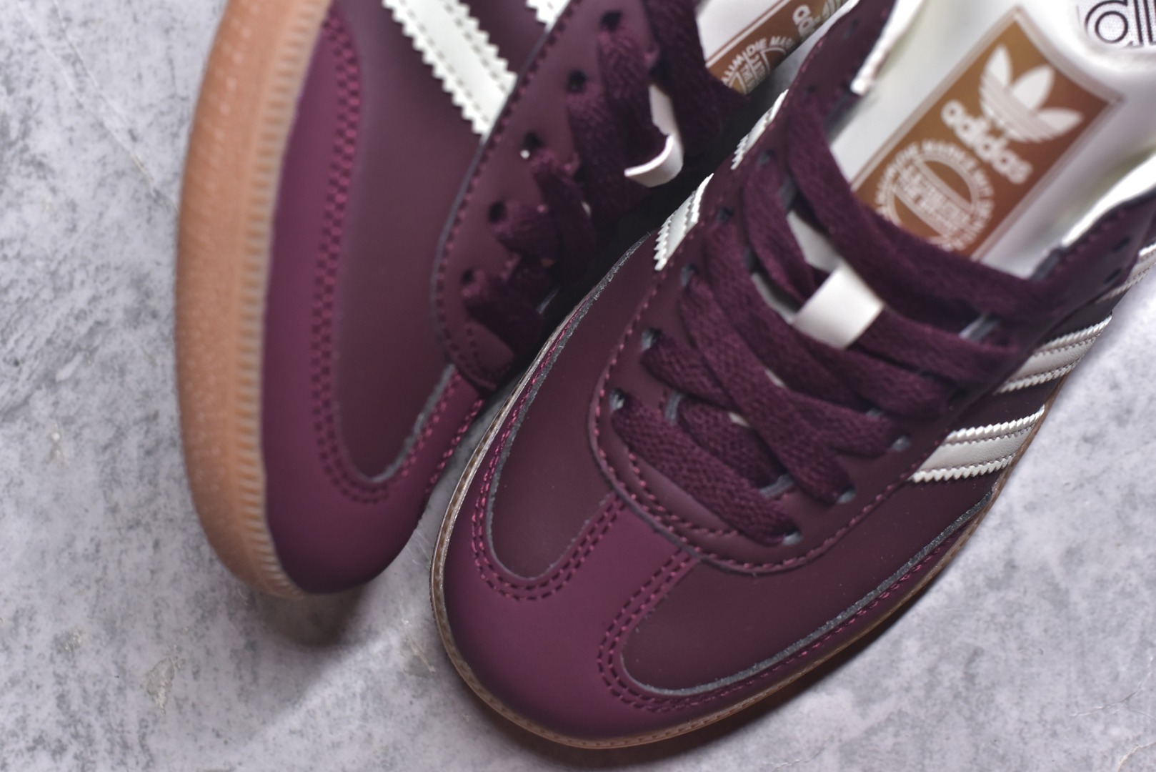 图片[8]-#AD Original Samba OG 复古经典轻便板鞋 ID0477 这款桑巴鞋展示了高质量的工艺 带有装饰的超锁缝制和无缝的手感 柔软、柔软的皮革造型和标志性的3条纹完成了精致的外观 正规合身鞋带 鞋面上有绒面鞋垫 橡胶鞋底 享受正畸套筒软感 自50年代首次亮相以来就一直在赢得粉丝的青睐 尺码：36-45-选品中心