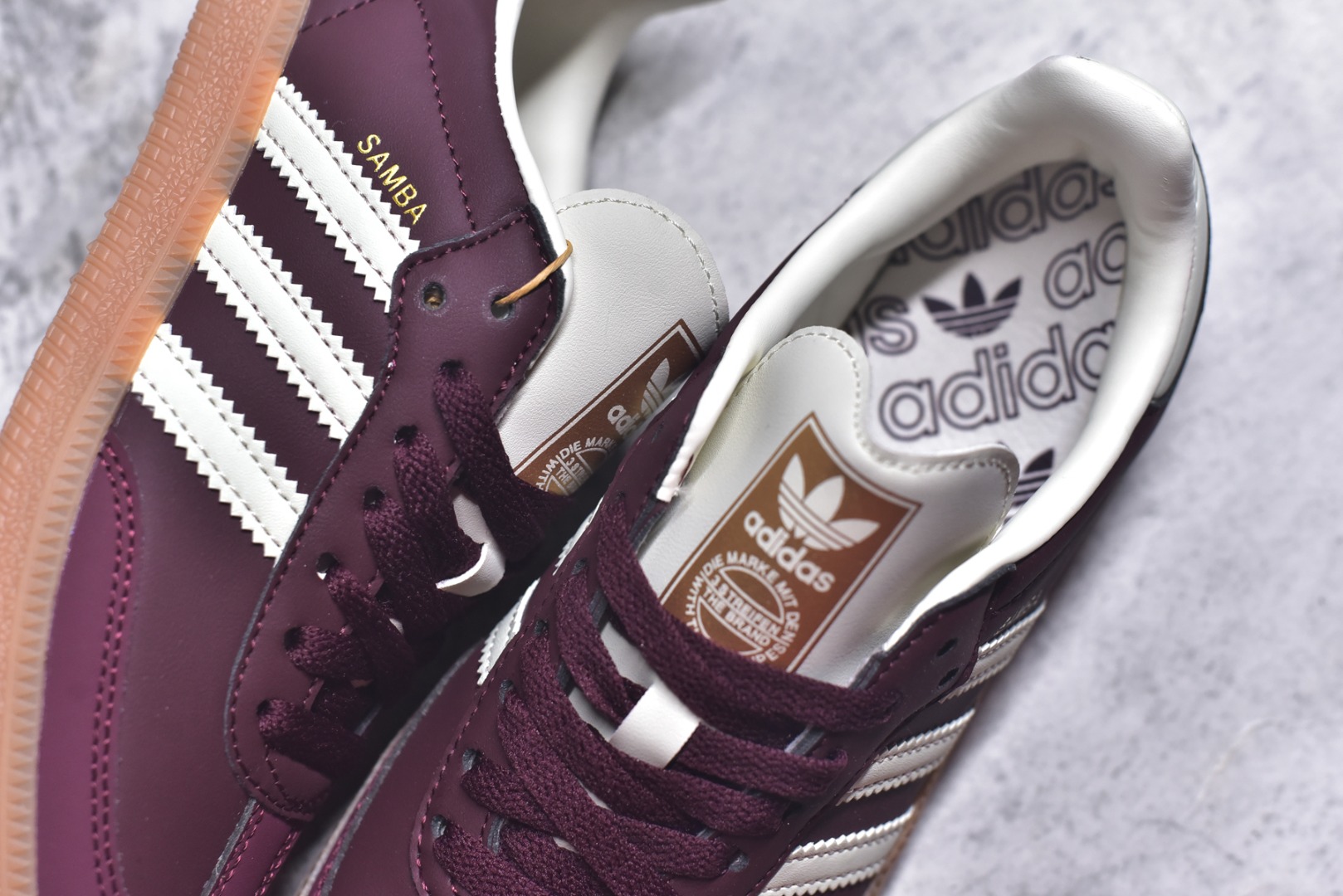 图片[9]-#AD Original Samba OG 复古经典轻便板鞋 ID0477 这款桑巴鞋展示了高质量的工艺 带有装饰的超锁缝制和无缝的手感 柔软、柔软的皮革造型和标志性的3条纹完成了精致的外观 正规合身鞋带 鞋面上有绒面鞋垫 橡胶鞋底 享受正畸套筒软感 自50年代首次亮相以来就一直在赢得粉丝的青睐 尺码：36-45-选品中心