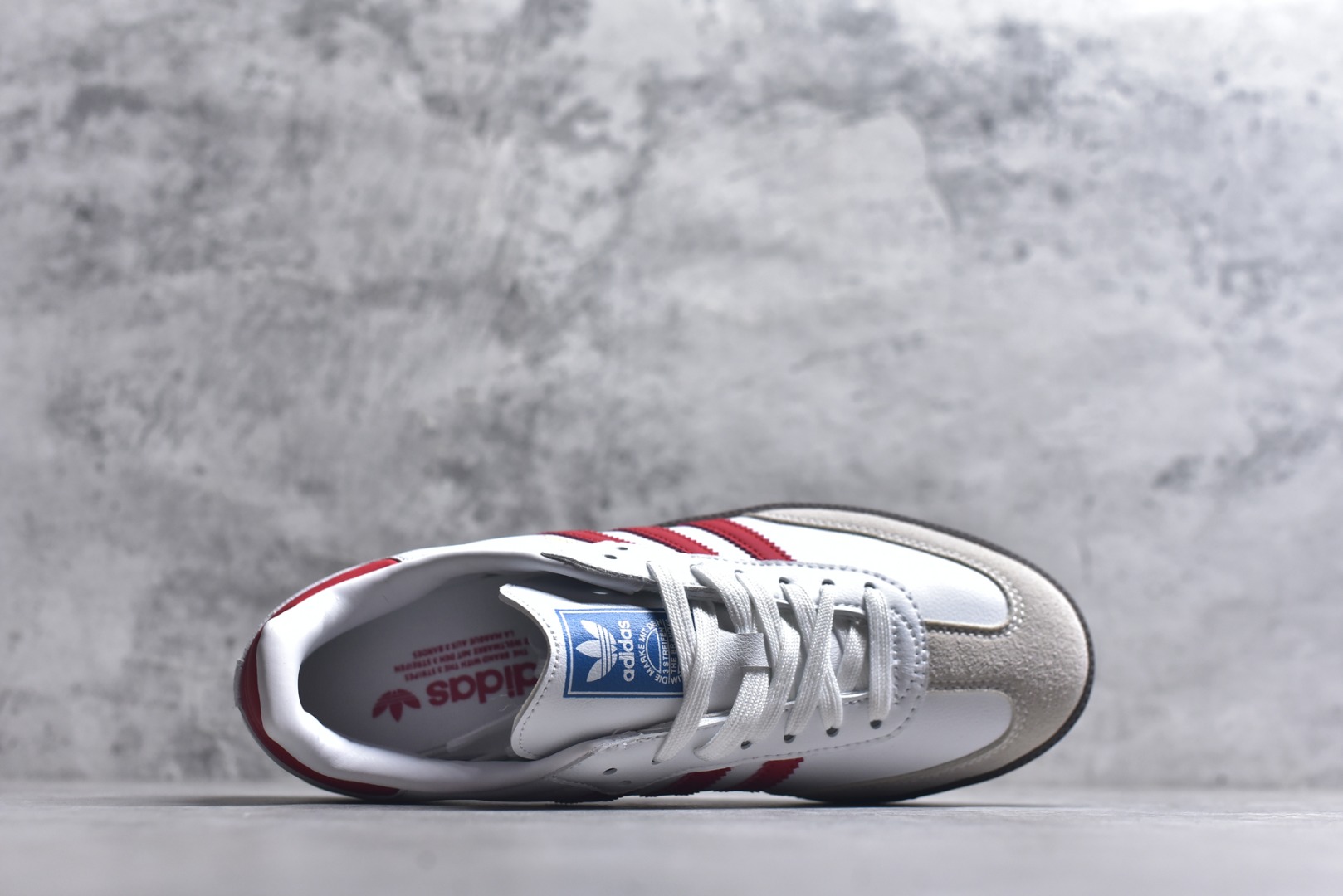 图片[4]-#AD Original Samba 复古经典轻便板鞋 IG1025 这款桑巴鞋展示了高质量的工艺 带有装饰的超锁缝制和无缝的手感 柔软、柔软的皮革造型和标志性的3条纹完成了精致的外观 正规合身鞋带 鞋面上有绒面鞋垫 橡胶鞋底 享受正畸套筒软感 自50年代首次亮相以来就一直在赢得粉丝的青睐 尺码：36-45-选品中心