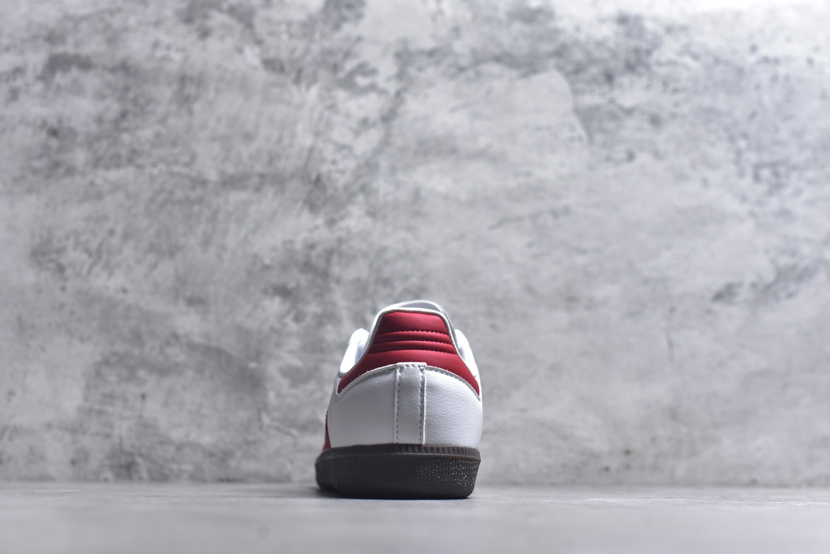 图片[5]-#AD Original Samba 复古经典轻便板鞋 IG1025 这款桑巴鞋展示了高质量的工艺 带有装饰的超锁缝制和无缝的手感 柔软、柔软的皮革造型和标志性的3条纹完成了精致的外观 正规合身鞋带 鞋面上有绒面鞋垫 橡胶鞋底 享受正畸套筒软感 自50年代首次亮相以来就一直在赢得粉丝的青睐 尺码：36-45-选品中心