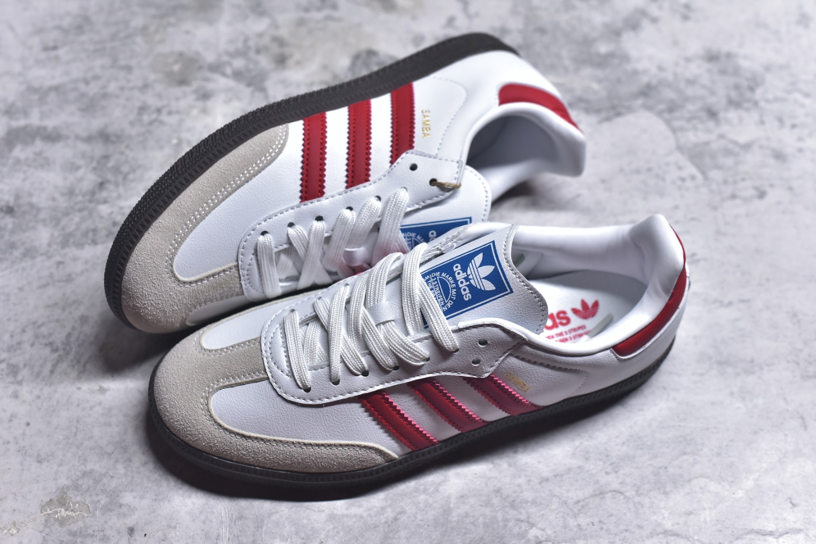 图片[7]-#AD Original Samba 复古经典轻便板鞋 IG1025 这款桑巴鞋展示了高质量的工艺 带有装饰的超锁缝制和无缝的手感 柔软、柔软的皮革造型和标志性的3条纹完成了精致的外观 正规合身鞋带 鞋面上有绒面鞋垫 橡胶鞋底 享受正畸套筒软感 自50年代首次亮相以来就一直在赢得粉丝的青睐 尺码：36-45-选品中心