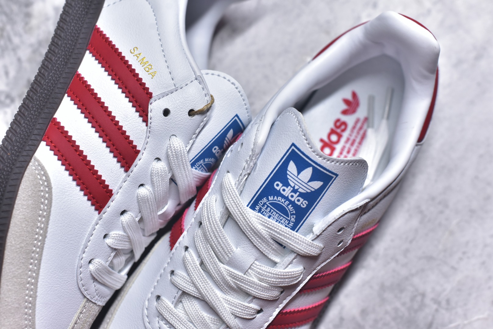 图片[9]-#AD Original Samba 复古经典轻便板鞋 IG1025 这款桑巴鞋展示了高质量的工艺 带有装饰的超锁缝制和无缝的手感 柔软、柔软的皮革造型和标志性的3条纹完成了精致的外观 正规合身鞋带 鞋面上有绒面鞋垫 橡胶鞋底 享受正畸套筒软感 自50年代首次亮相以来就一直在赢得粉丝的青睐 尺码：36-45-选品中心