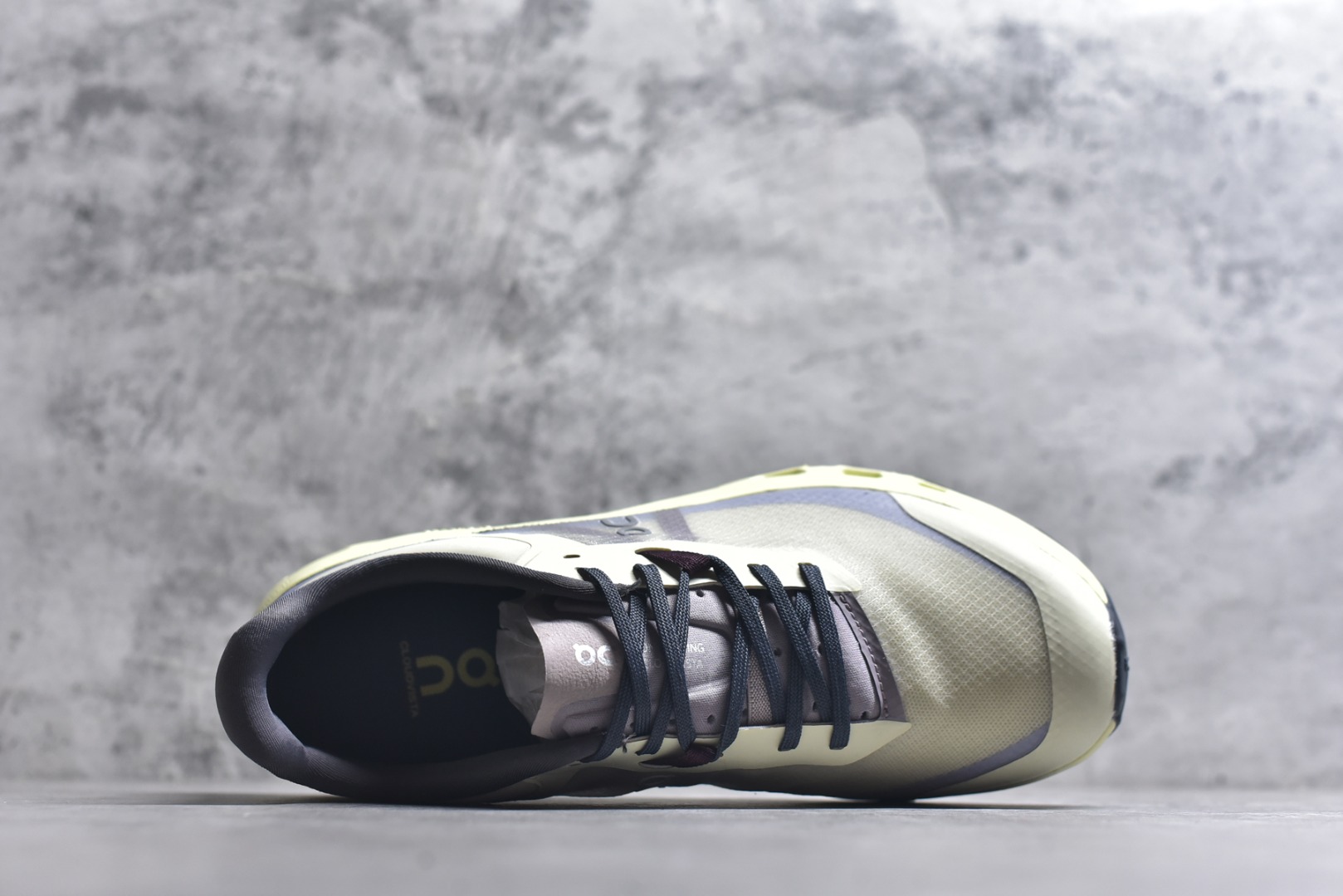 图片[4]-#On昂跑Cloudtilt 2 联名轻量运动休闲跑鞋 杨幂同款，脚感很舒服，鞋底柔软且包裹性好，上脚显腿长，不用系鞋带很方便～ 不管休闲还是运动都很百搭。白色虽然不耐脏，但真的是最好看最显质感的颜色！ 货号：3ME30112854 尺码：36-45-选品中心