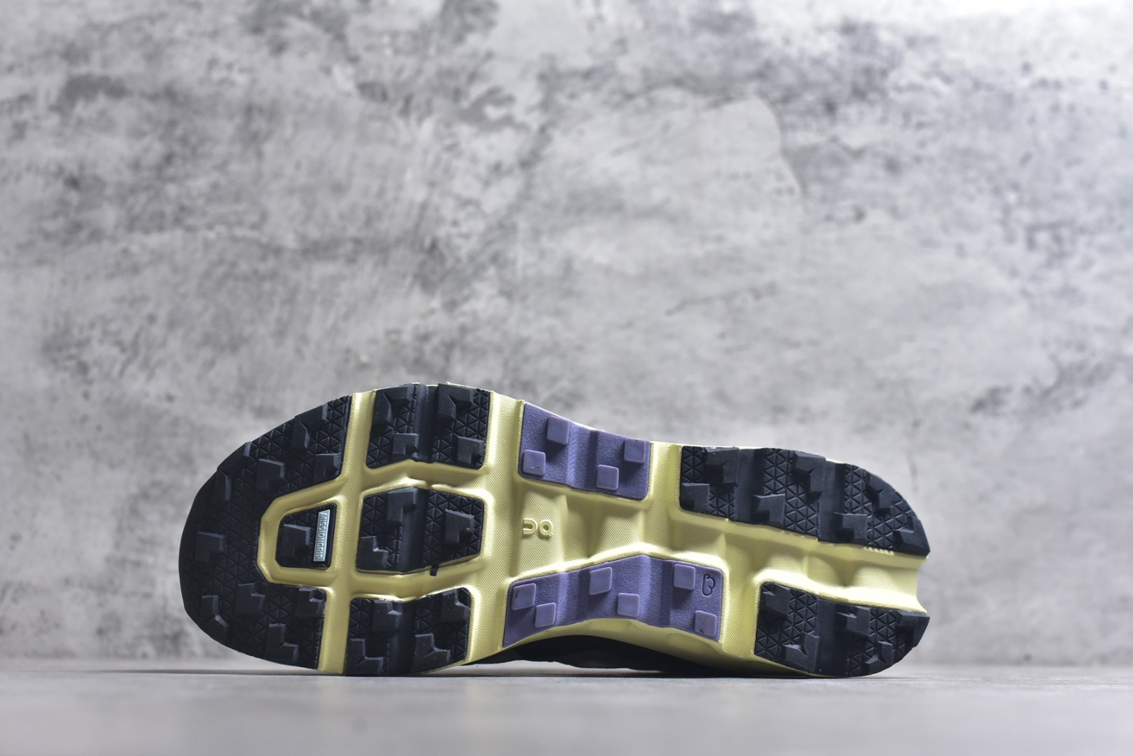 图片[6]-#On昂跑Cloudtilt 2 联名轻量运动休闲跑鞋 杨幂同款，脚感很舒服，鞋底柔软且包裹性好，上脚显腿长，不用系鞋带很方便～ 不管休闲还是运动都很百搭。白色虽然不耐脏，但真的是最好看最显质感的颜色！ 货号：3ME30112854 尺码：36-45-选品中心