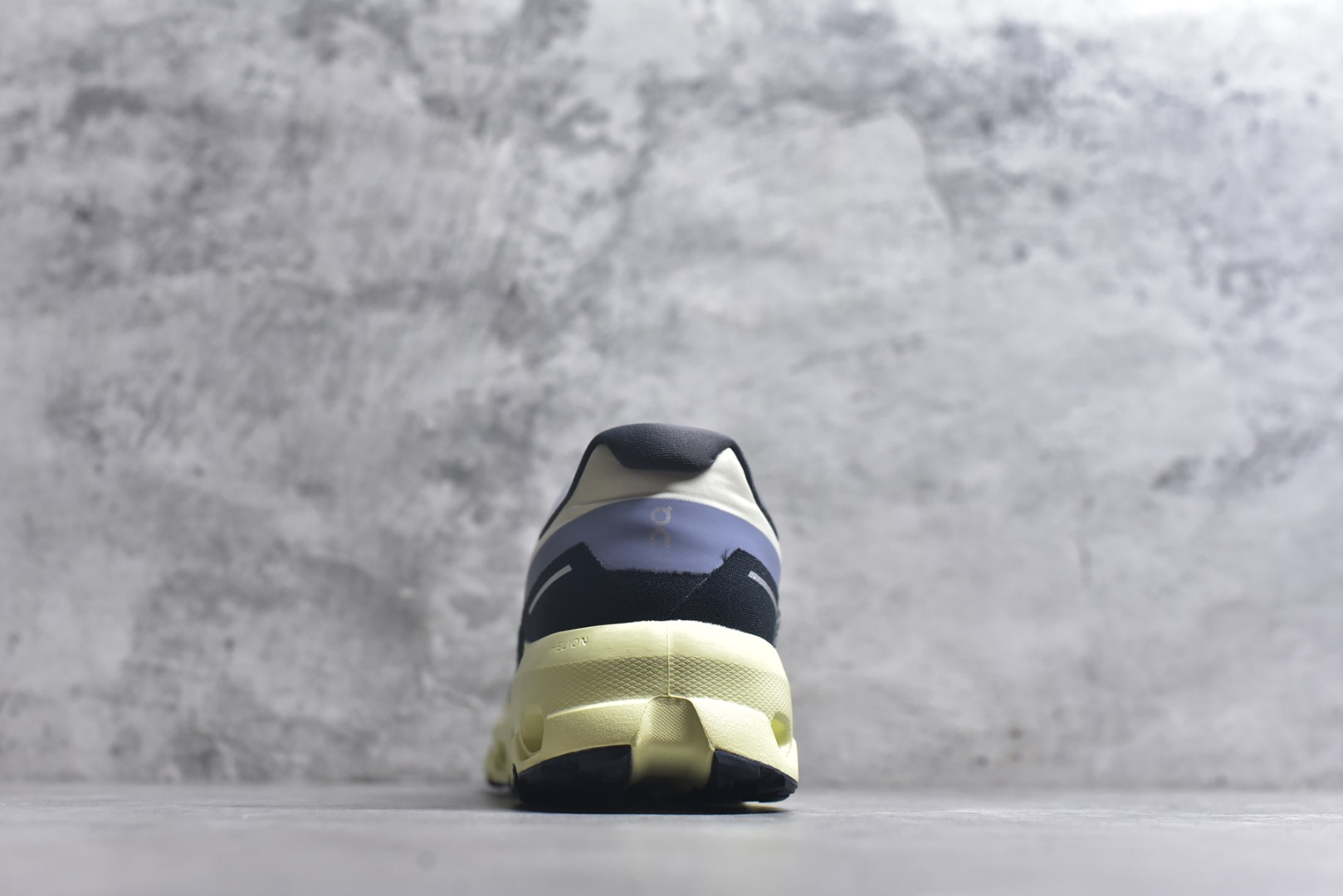 图片[5]-#On昂跑Cloudtilt 2 联名轻量运动休闲跑鞋 杨幂同款，脚感很舒服，鞋底柔软且包裹性好，上脚显腿长，不用系鞋带很方便～ 不管休闲还是运动都很百搭。白色虽然不耐脏，但真的是最好看最显质感的颜色！ 货号：3ME30112854 尺码：36-45-选品中心