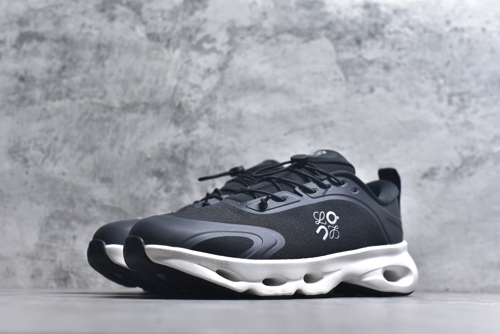 图片[2]-#LOEWE罗意威 x ON昂跑 联名款 Cloudsolo系列 •原鞋一致橡胶底 原版高弹MD 加爆米花料 •正确后跟小蛮腰 •Logo立体有光泽度 •正确鞋头饱满立体 •鞋舌TPU立体高频 •正确鞋面网布多层厚实材料 •后跟织带高频立体 织带上浆加硬 •正确鞋带头滴胶柔软 •正确鞋垫前薄后厚有弹性（欧奈斯材料，非普通海玻璃） 尺码：36 36.5 37 37.5 38 38.5 39 40 40.5 41 42 42.5 43 44 44.5 45 46（真半码）-选品中心