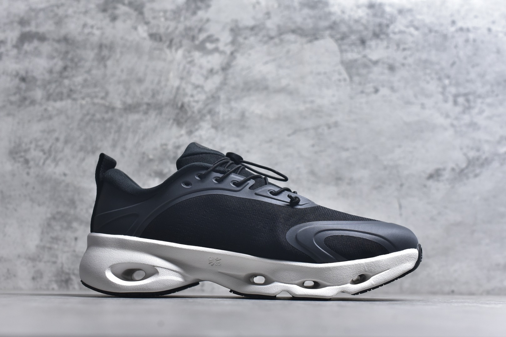 图片[3]-#LOEWE罗意威 x ON昂跑 联名款 Cloudsolo系列 •原鞋一致橡胶底 原版高弹MD 加爆米花料 •正确后跟小蛮腰 •Logo立体有光泽度 •正确鞋头饱满立体 •鞋舌TPU立体高频 •正确鞋面网布多层厚实材料 •后跟织带高频立体 织带上浆加硬 •正确鞋带头滴胶柔软 •正确鞋垫前薄后厚有弹性（欧奈斯材料，非普通海玻璃） 尺码：36 36.5 37 37.5 38 38.5 39 40 40.5 41 42 42.5 43 44 44.5 45 46（真半码）-选品中心