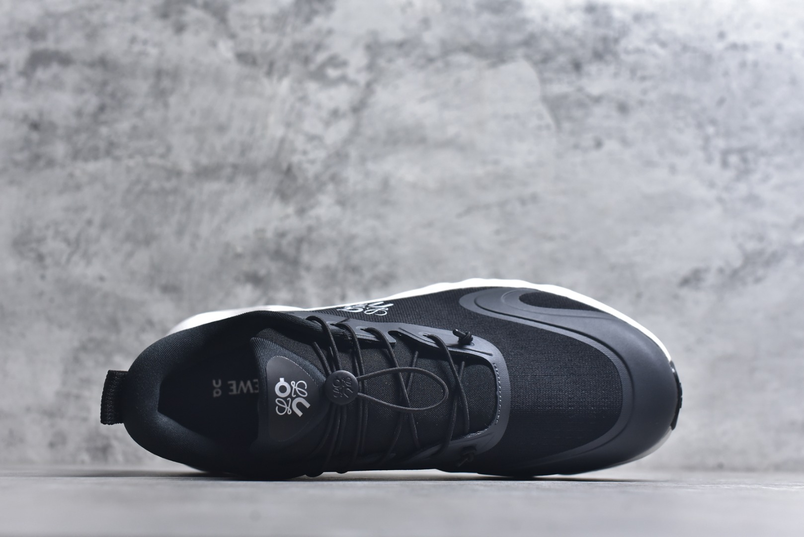 图片[4]-#LOEWE罗意威 x ON昂跑 联名款 Cloudsolo系列 •原鞋一致橡胶底 原版高弹MD 加爆米花料 •正确后跟小蛮腰 •Logo立体有光泽度 •正确鞋头饱满立体 •鞋舌TPU立体高频 •正确鞋面网布多层厚实材料 •后跟织带高频立体 织带上浆加硬 •正确鞋带头滴胶柔软 •正确鞋垫前薄后厚有弹性（欧奈斯材料，非普通海玻璃） 尺码：36 36.5 37 37.5 38 38.5 39 40 40.5 41 42 42.5 43 44 44.5 45 46（真半码）-选品中心