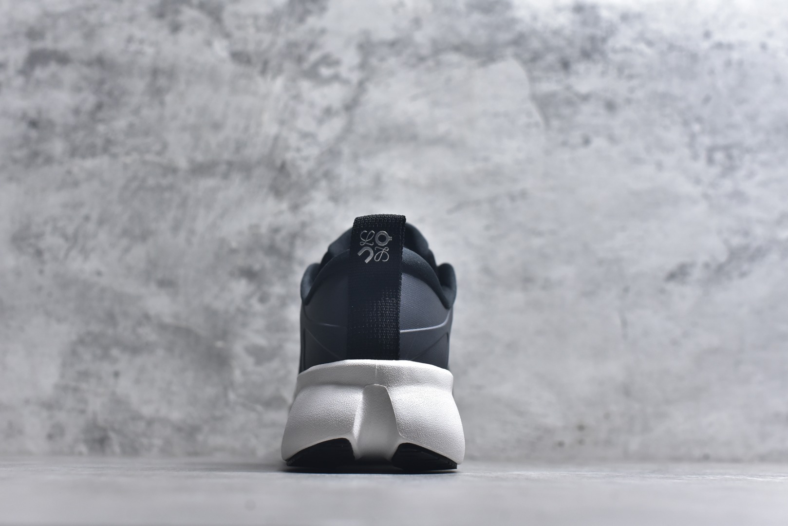 图片[5]-#LOEWE罗意威 x ON昂跑 联名款 Cloudsolo系列 •原鞋一致橡胶底 原版高弹MD 加爆米花料 •正确后跟小蛮腰 •Logo立体有光泽度 •正确鞋头饱满立体 •鞋舌TPU立体高频 •正确鞋面网布多层厚实材料 •后跟织带高频立体 织带上浆加硬 •正确鞋带头滴胶柔软 •正确鞋垫前薄后厚有弹性（欧奈斯材料，非普通海玻璃） 尺码：36 36.5 37 37.5 38 38.5 39 40 40.5 41 42 42.5 43 44 44.5 45 46（真半码）-选品中心