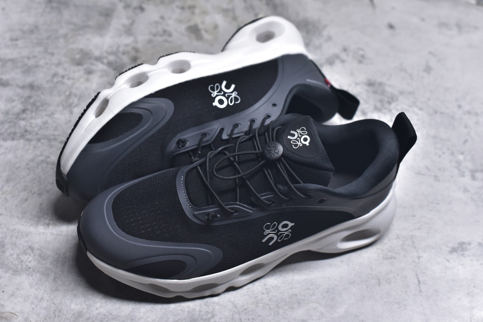 图片[7]-#LOEWE罗意威 x ON昂跑 联名款 Cloudsolo系列 •原鞋一致橡胶底 原版高弹MD 加爆米花料 •正确后跟小蛮腰 •Logo立体有光泽度 •正确鞋头饱满立体 •鞋舌TPU立体高频 •正确鞋面网布多层厚实材料 •后跟织带高频立体 织带上浆加硬 •正确鞋带头滴胶柔软 •正确鞋垫前薄后厚有弹性（欧奈斯材料，非普通海玻璃） 尺码：36 36.5 37 37.5 38 38.5 39 40 40.5 41 42 42.5 43 44 44.5 45 46（真半码）-选品中心