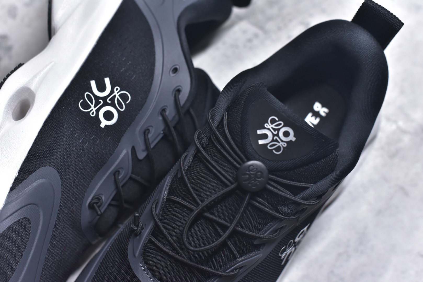 图片[9]-#LOEWE罗意威 x ON昂跑 联名款 Cloudsolo系列 •原鞋一致橡胶底 原版高弹MD 加爆米花料 •正确后跟小蛮腰 •Logo立体有光泽度 •正确鞋头饱满立体 •鞋舌TPU立体高频 •正确鞋面网布多层厚实材料 •后跟织带高频立体 织带上浆加硬 •正确鞋带头滴胶柔软 •正确鞋垫前薄后厚有弹性（欧奈斯材料，非普通海玻璃） 尺码：36 36.5 37 37.5 38 38.5 39 40 40.5 41 42 42.5 43 44 44.5 45 46（真半码）-选品中心